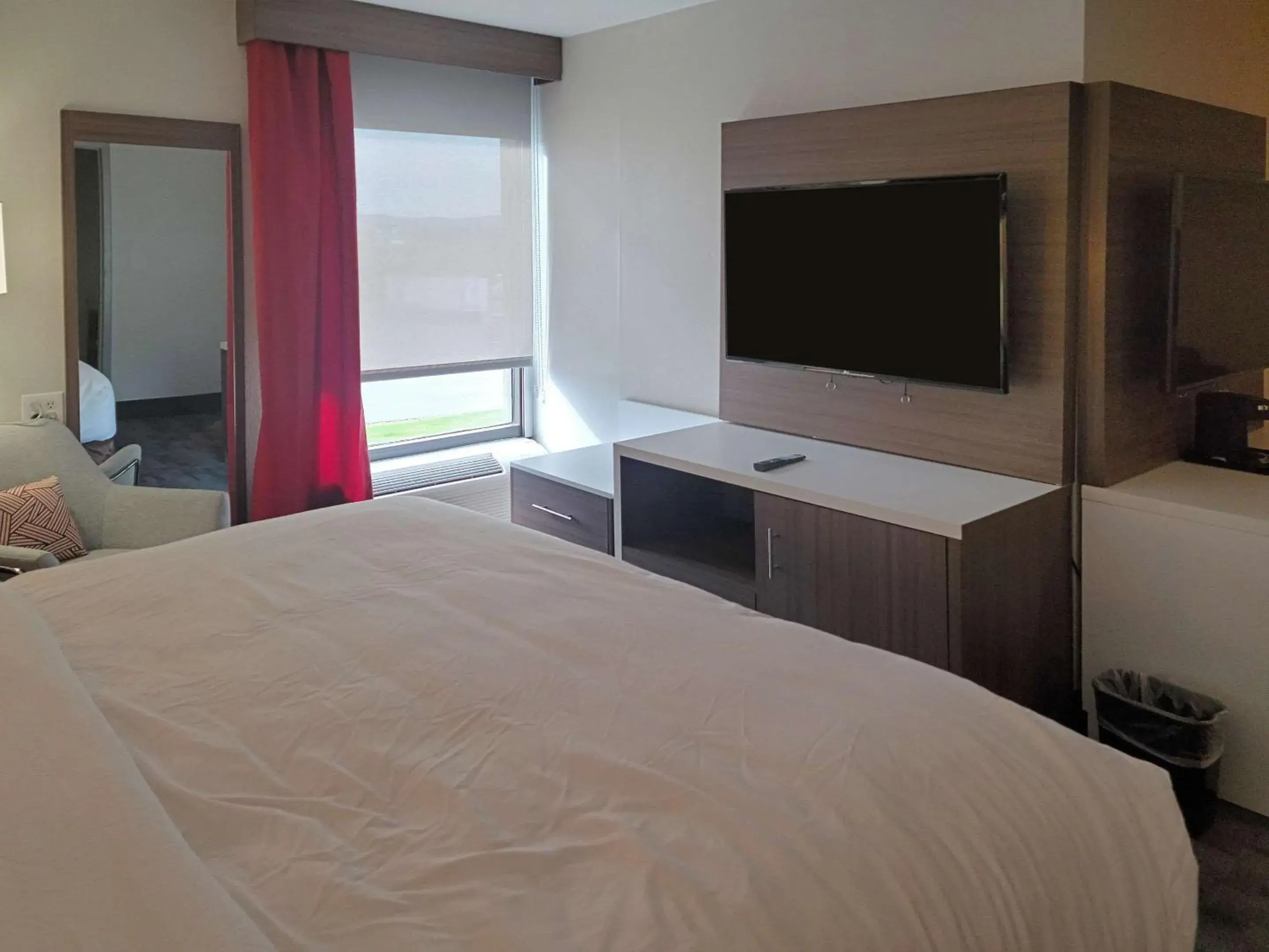 TV and multimedia, Bed in Comfort Inn & Suites Wyomissing-Reading TV and multimedia, Bed in Comfort Inn & Suites Wyomissing-Reading