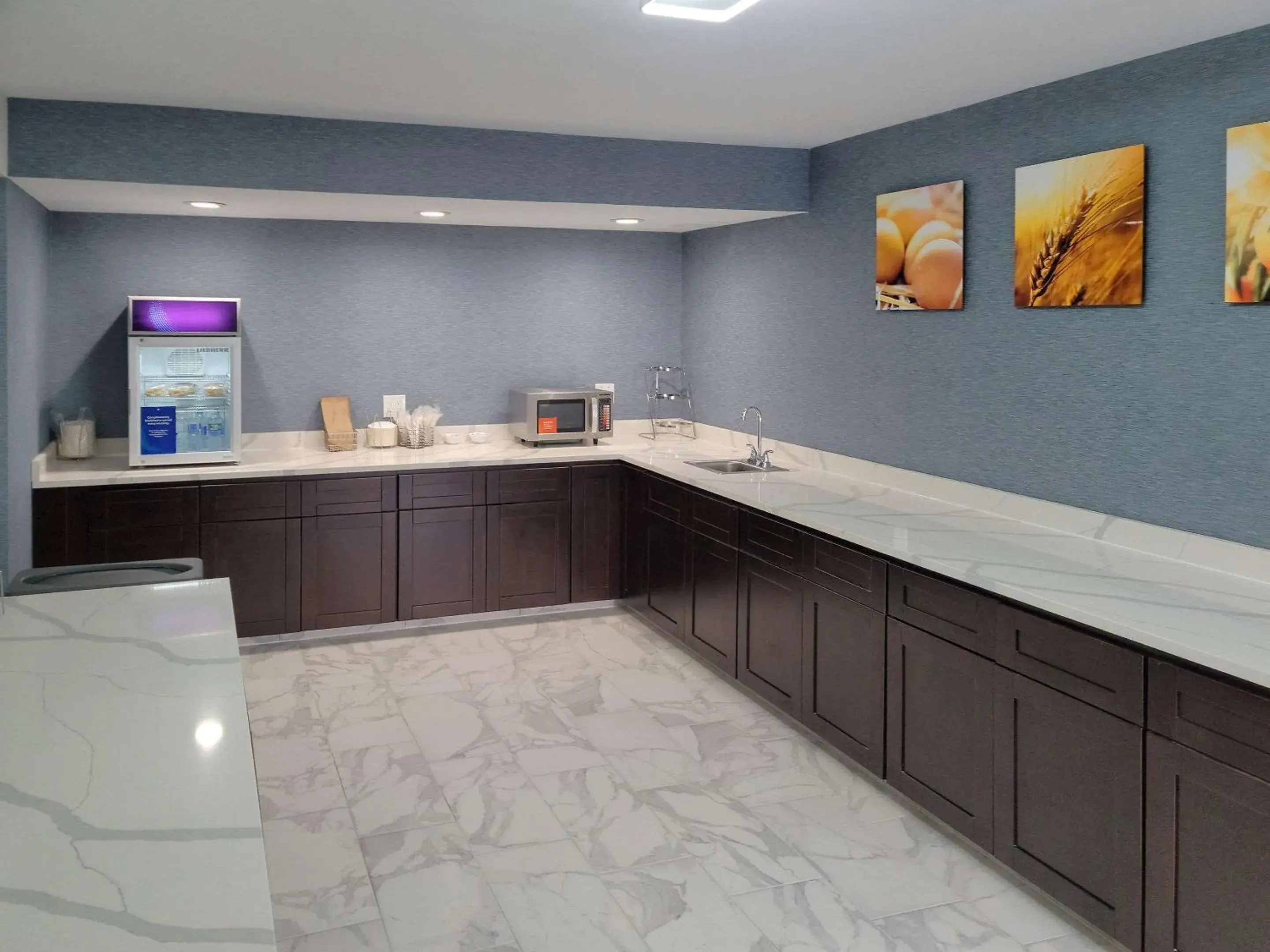 Restaurant/places to eat in Comfort Inn & Suites Wyomissing-Reading Restaurant/places to eat in Comfort Inn & Suites Wyomissing-Reading