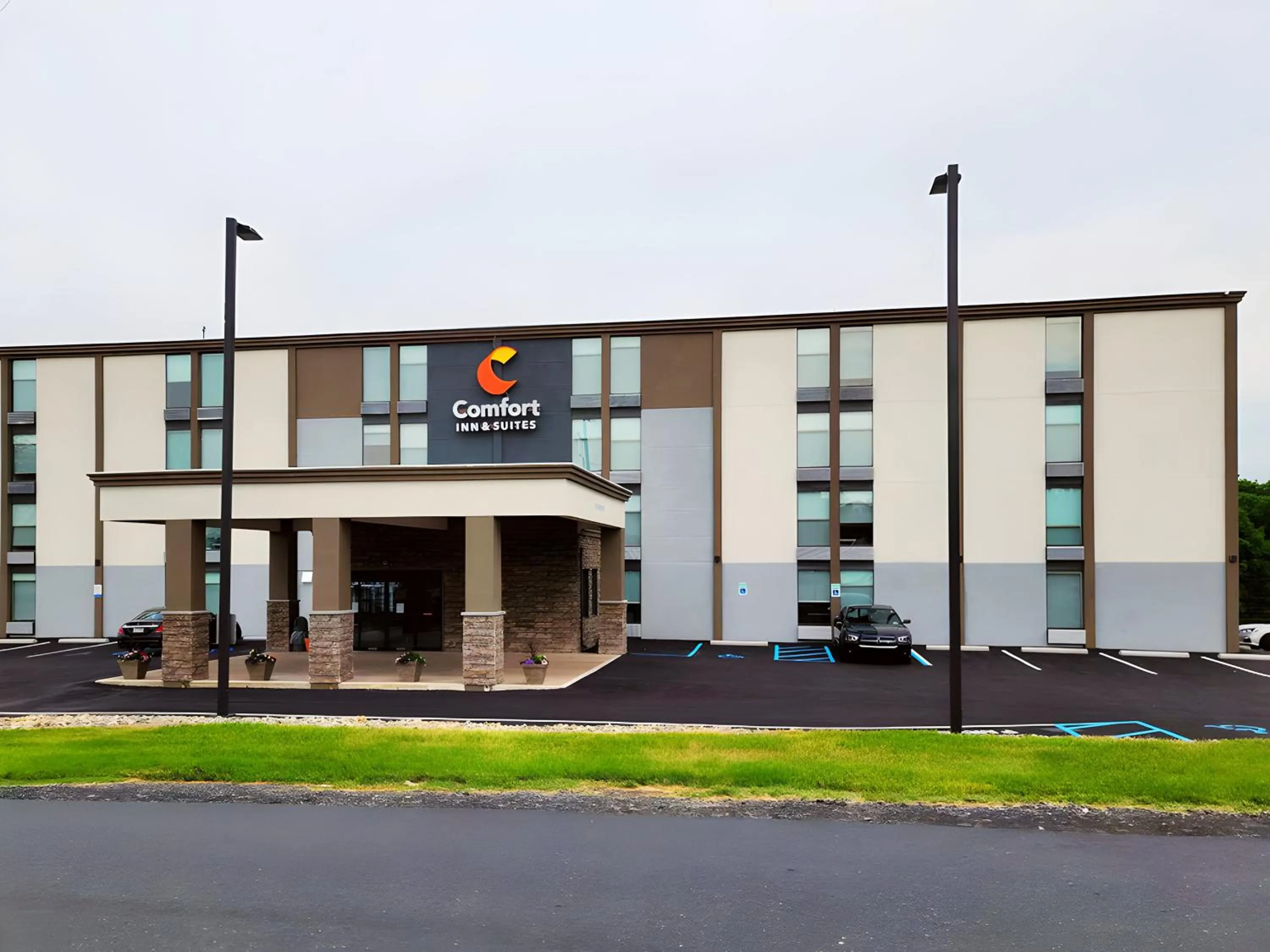 Property building in Comfort Inn & Suites Wyomissing-Reading