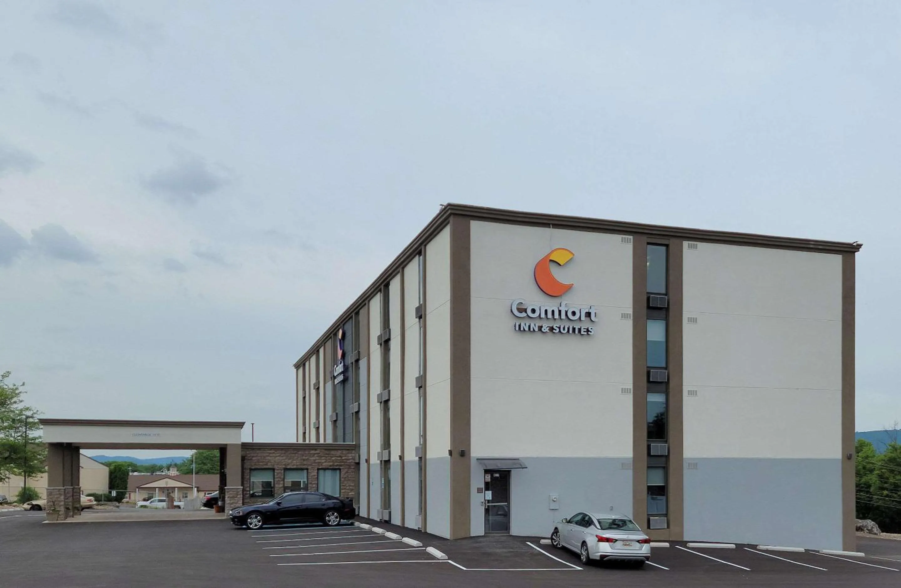 Property building in Comfort Inn & Suites Wyomissing-Reading