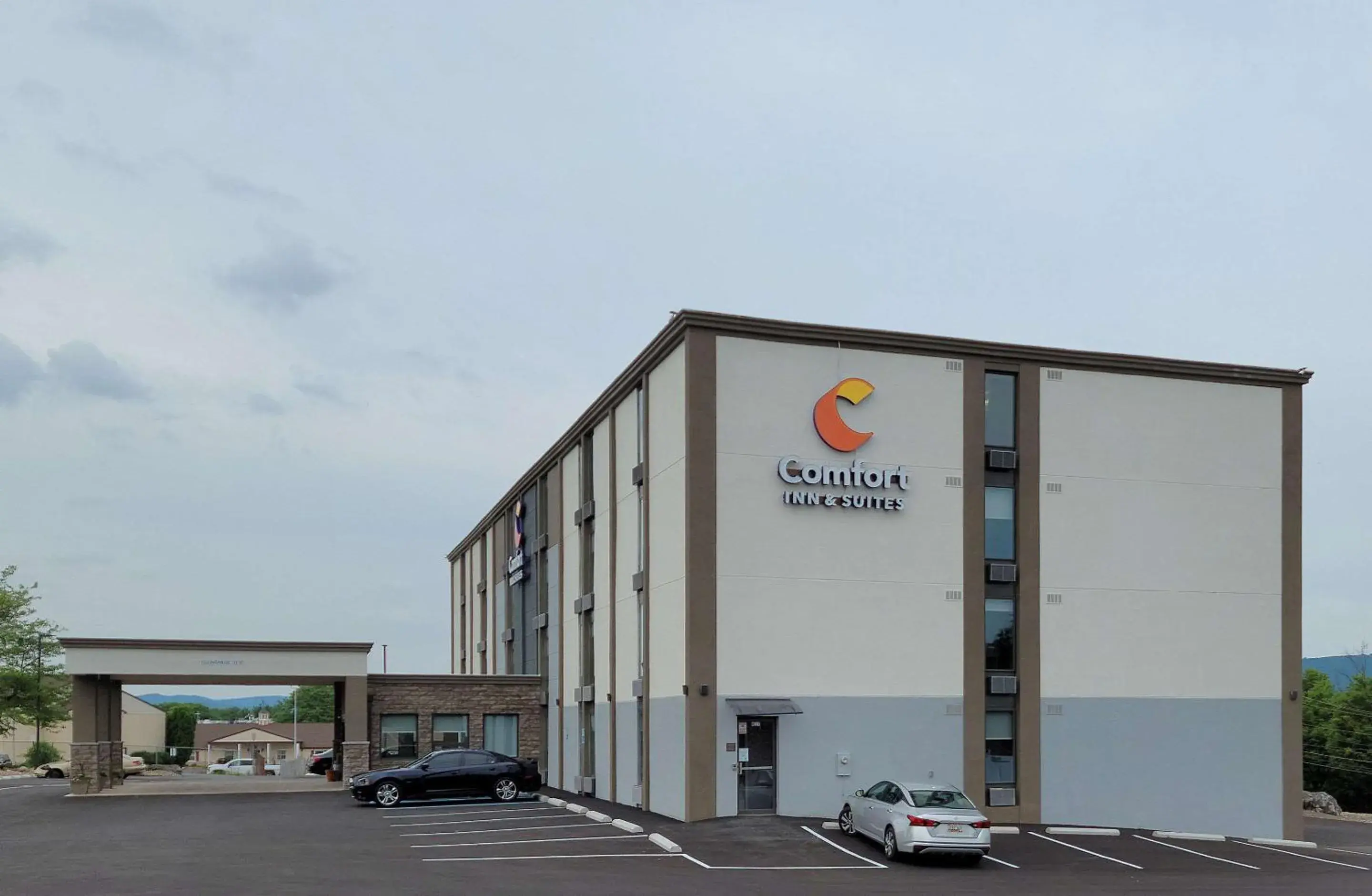 Property building in Comfort Inn & Suites Wyomissing-Reading Property building in Comfort Inn & Suites Wyomissing-Reading