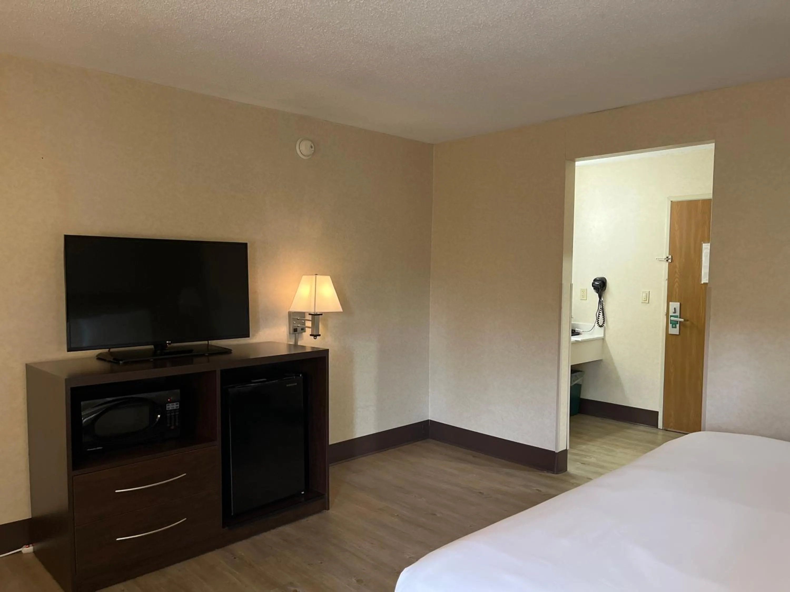 Bed in Quality Inn Wilkes-Barre near Arena