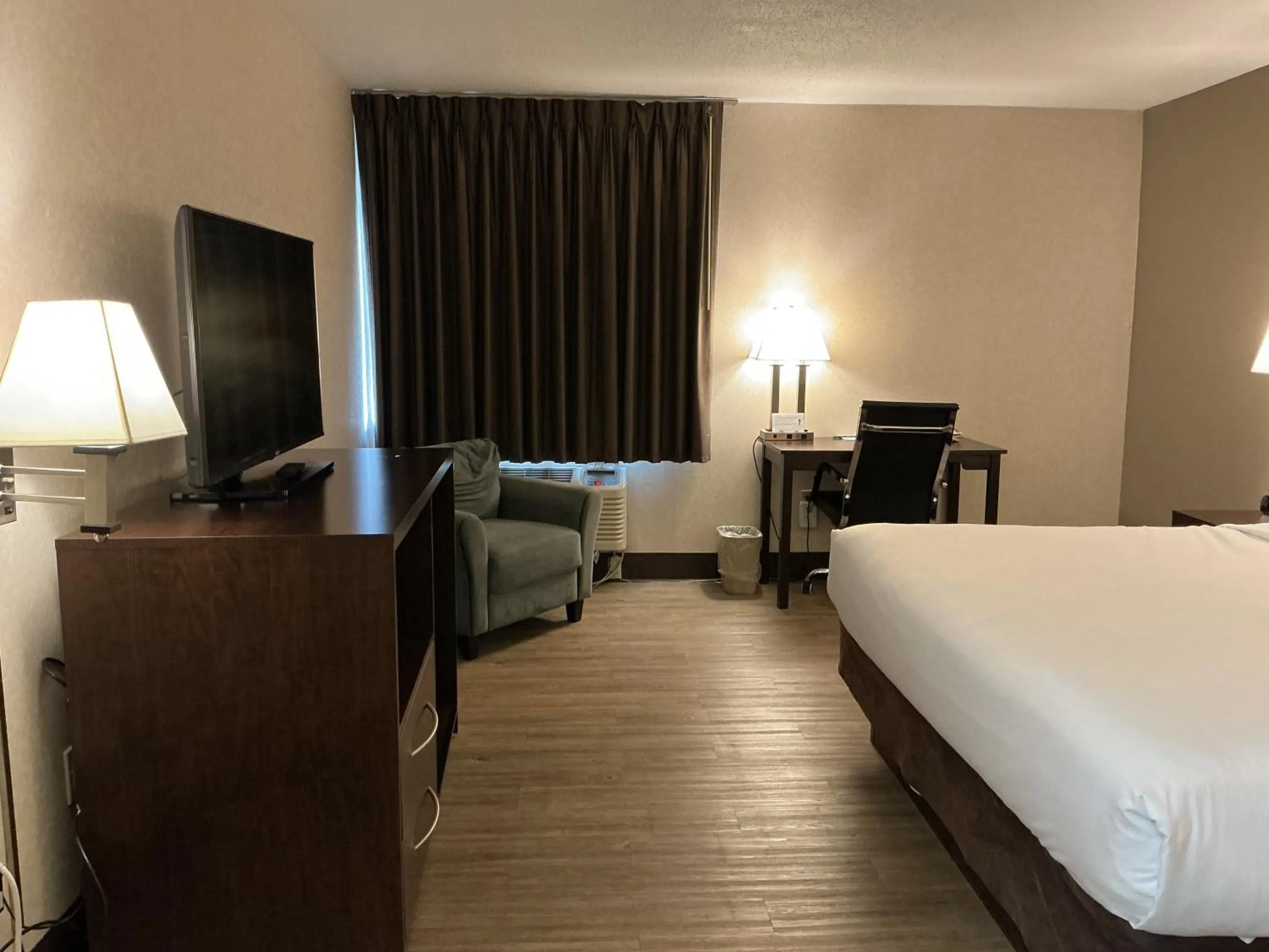 Bed in Quality Inn Wilkes-Barre near Arena