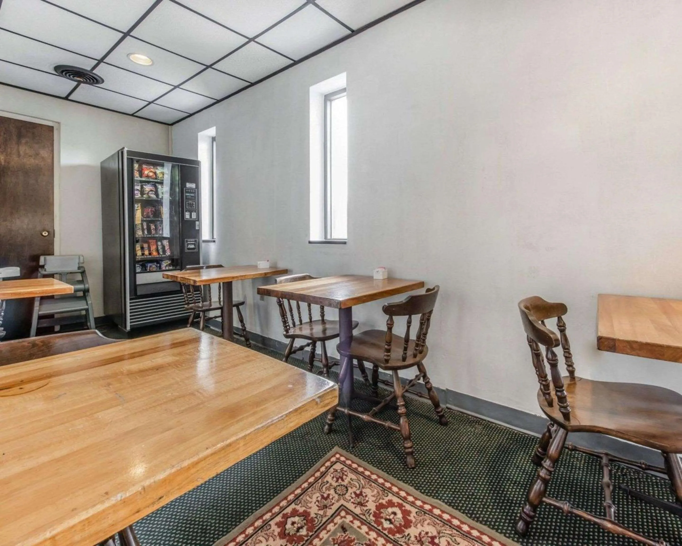 Restaurant/Places to Eat in Econo Lodge Altoona I-99