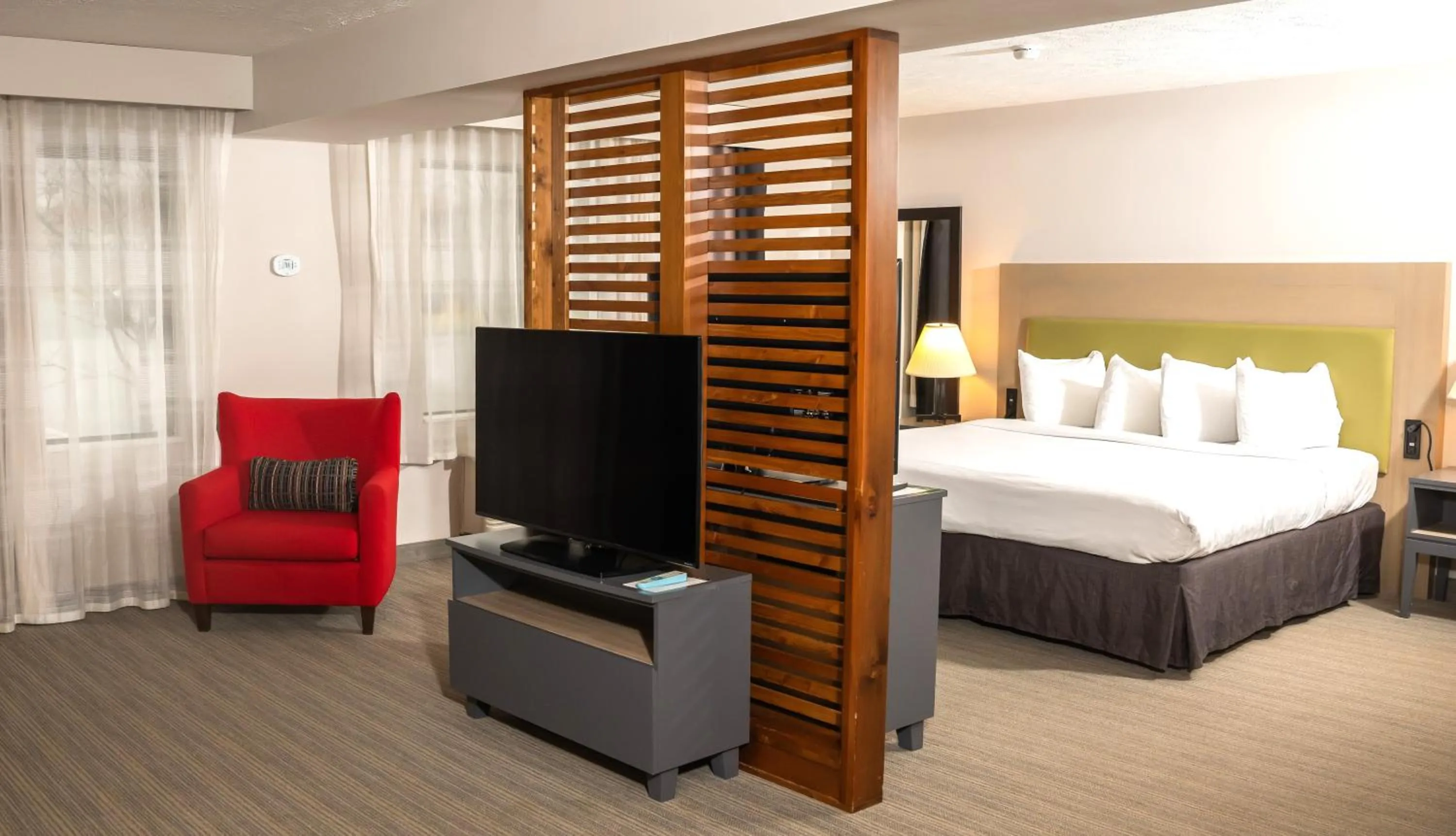 Bed in Country Inn & Suites by Radisson, Erie, PA