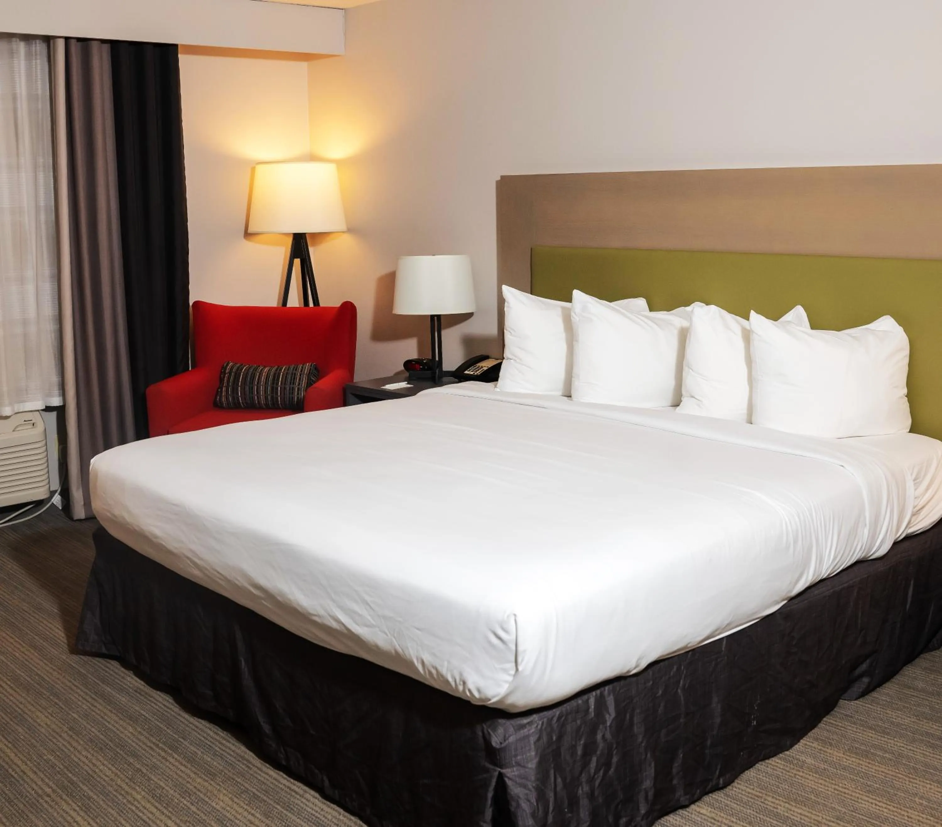 Bed in Country Inn & Suites by Radisson, Erie, PA