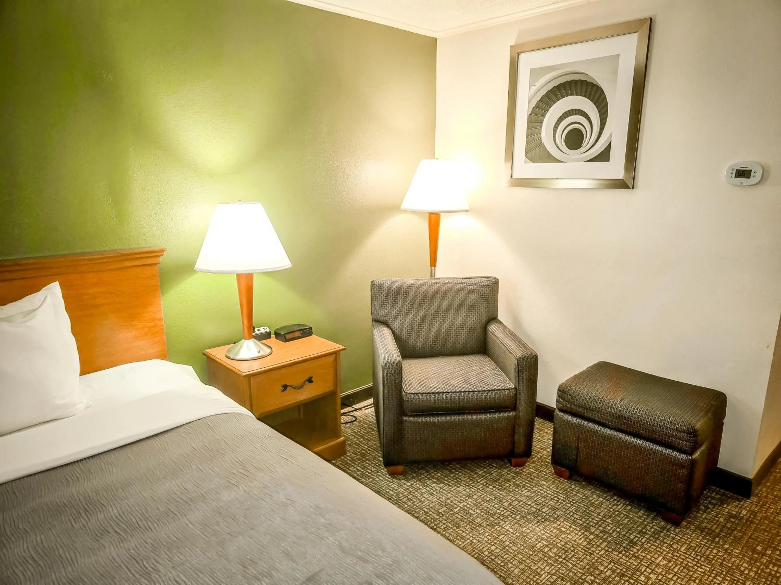 Bedroom, Bed in Quality Inn Selinsgrove