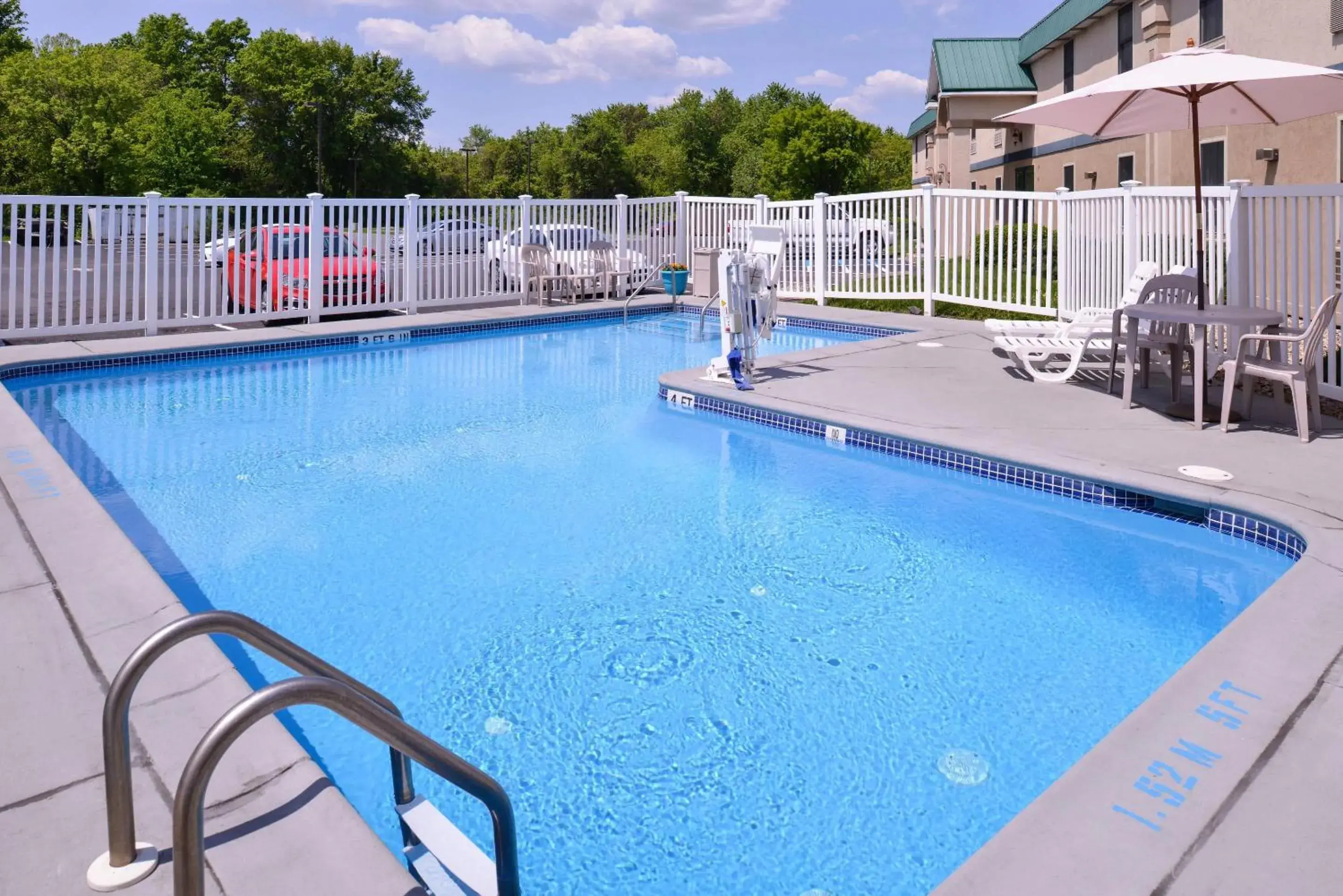 Swimming pool in Quality Inn Selinsgrove Swimming pool in Quality Inn Selinsgrove