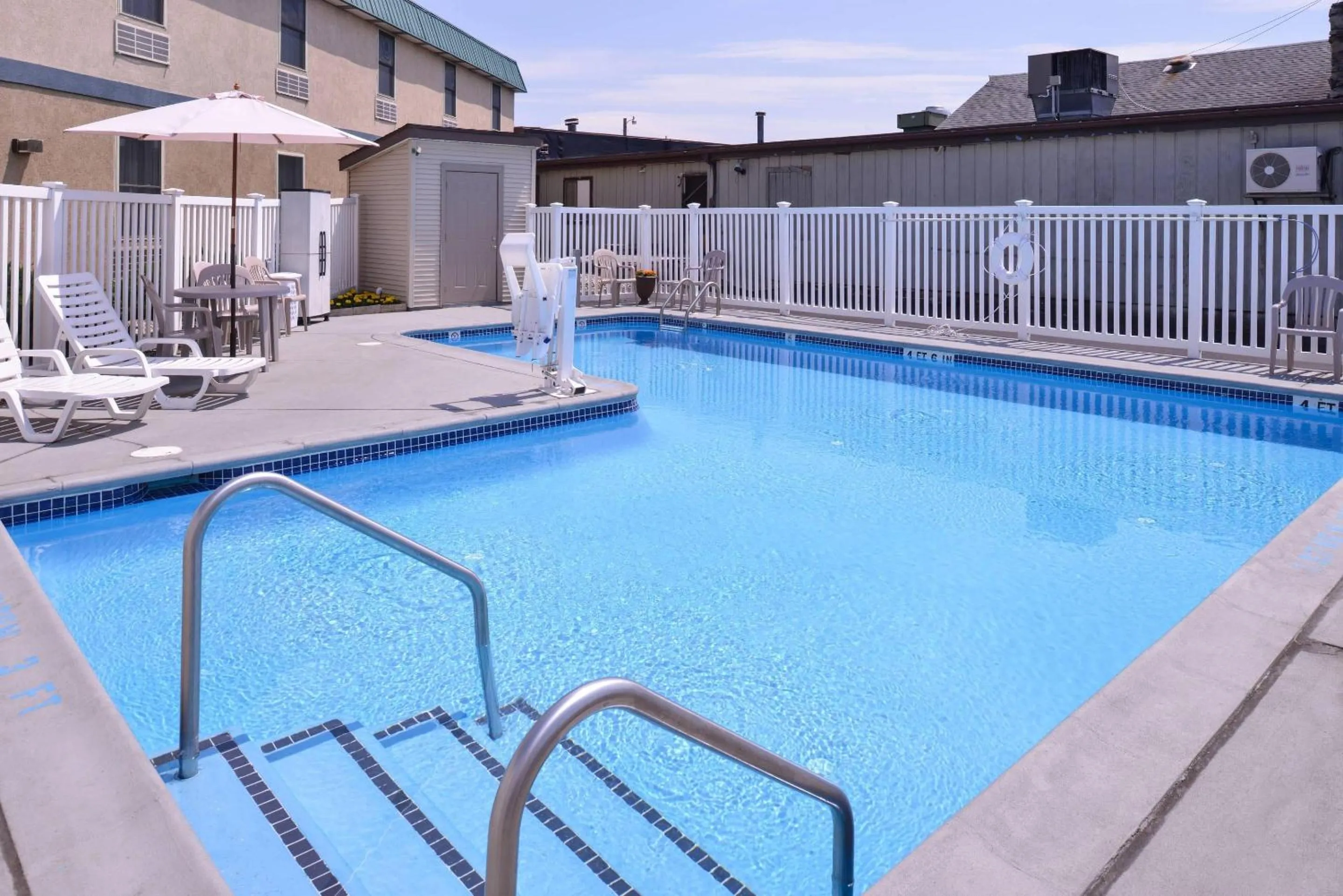 Swimming pool in Quality Inn Selinsgrove