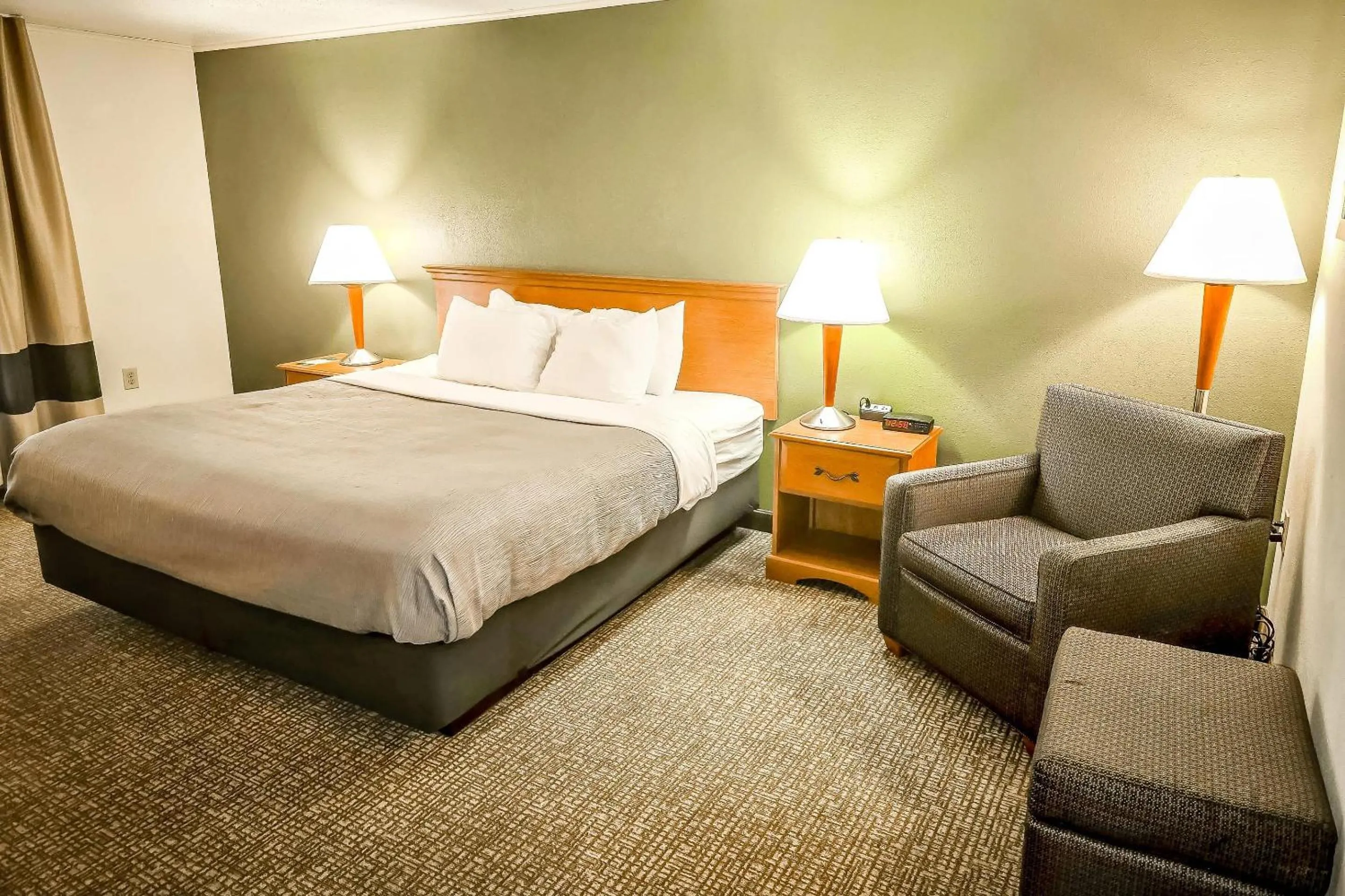 Bedroom, Bed in Quality Inn Selinsgrove