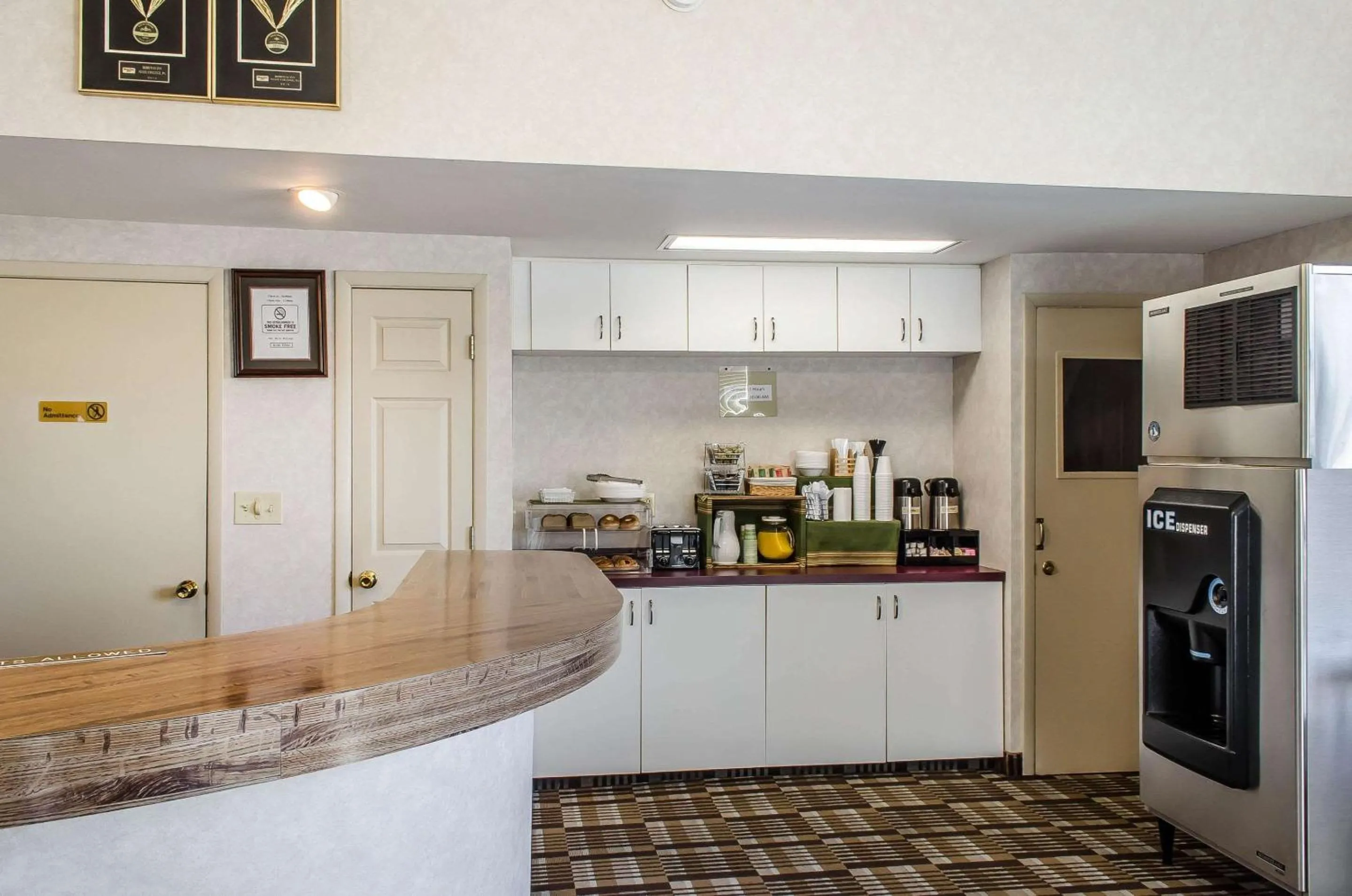 Restaurant/places to eat in Rodeway Inn State College - near University