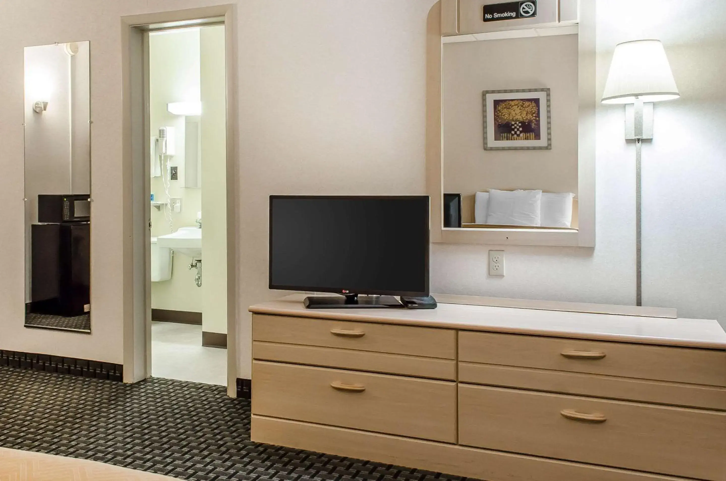 Photo of the whole room in Rodeway Inn State College - near University Photo of the whole room in Rodeway Inn State College - near University