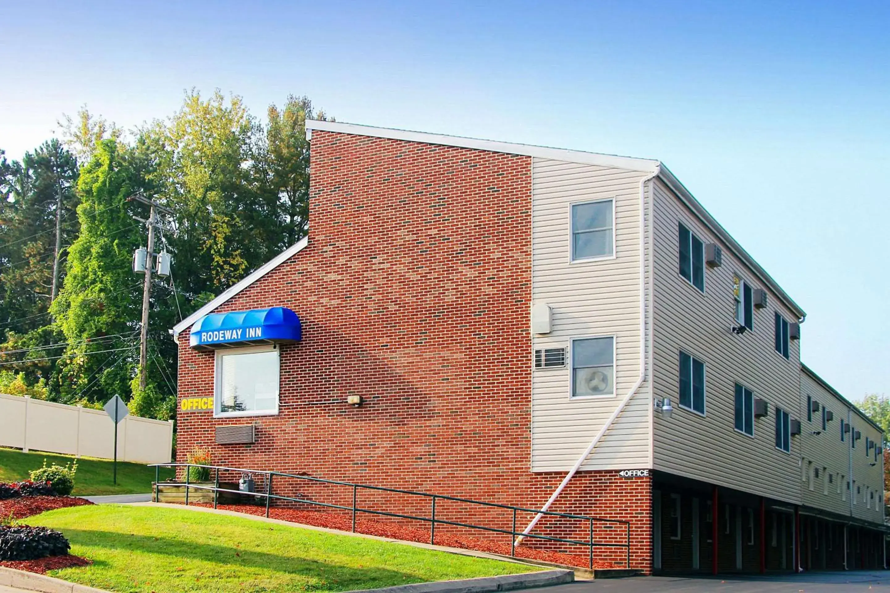 Property building in Rodeway Inn State College - near University Property building in Rodeway Inn State College - near University