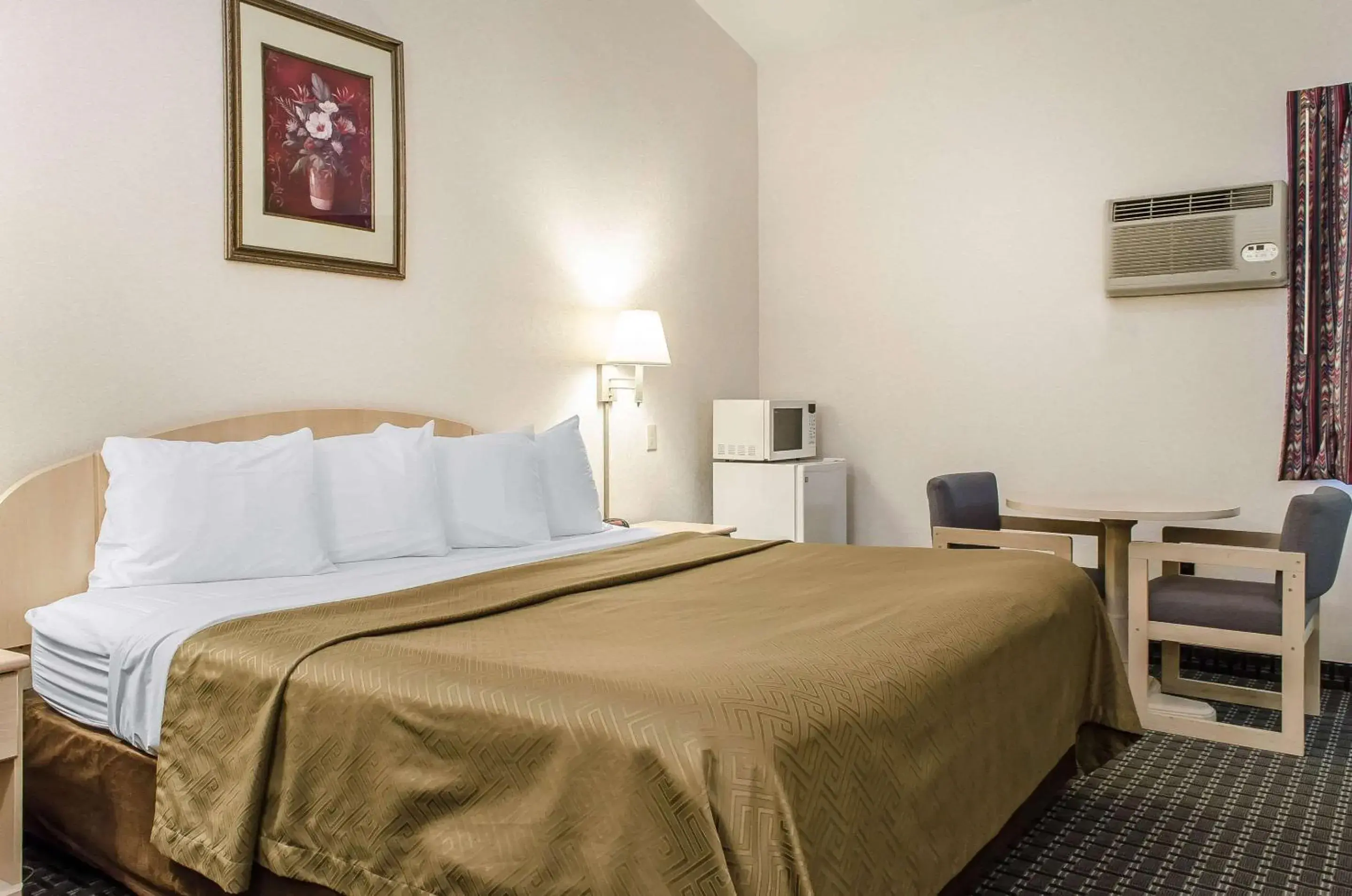 Photo of the whole room in Rodeway Inn State College - near University Photo of the whole room in Rodeway Inn State College - near University