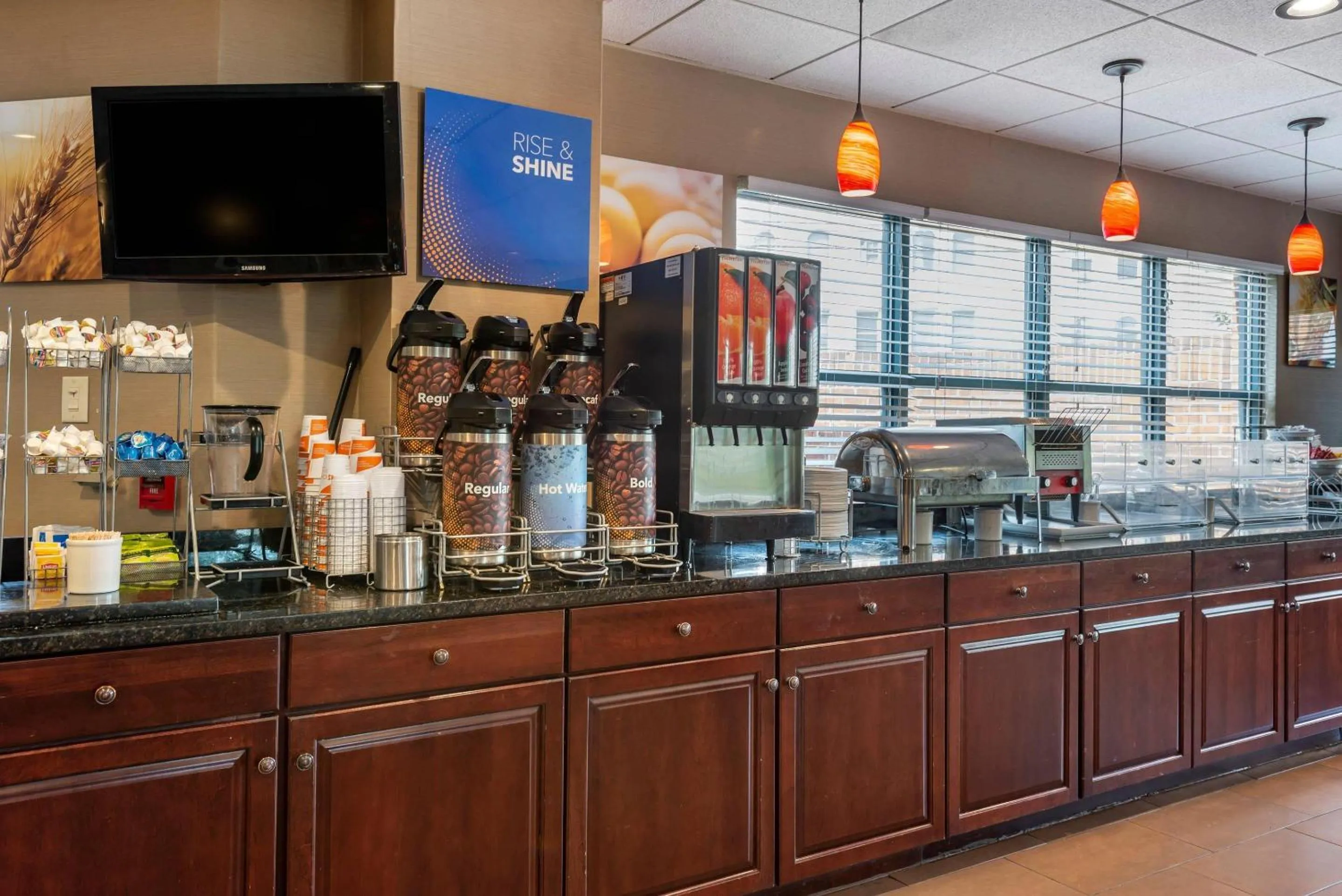Breakfast in Comfort Suites Bethlehem Near Lehigh University and LVI Airport