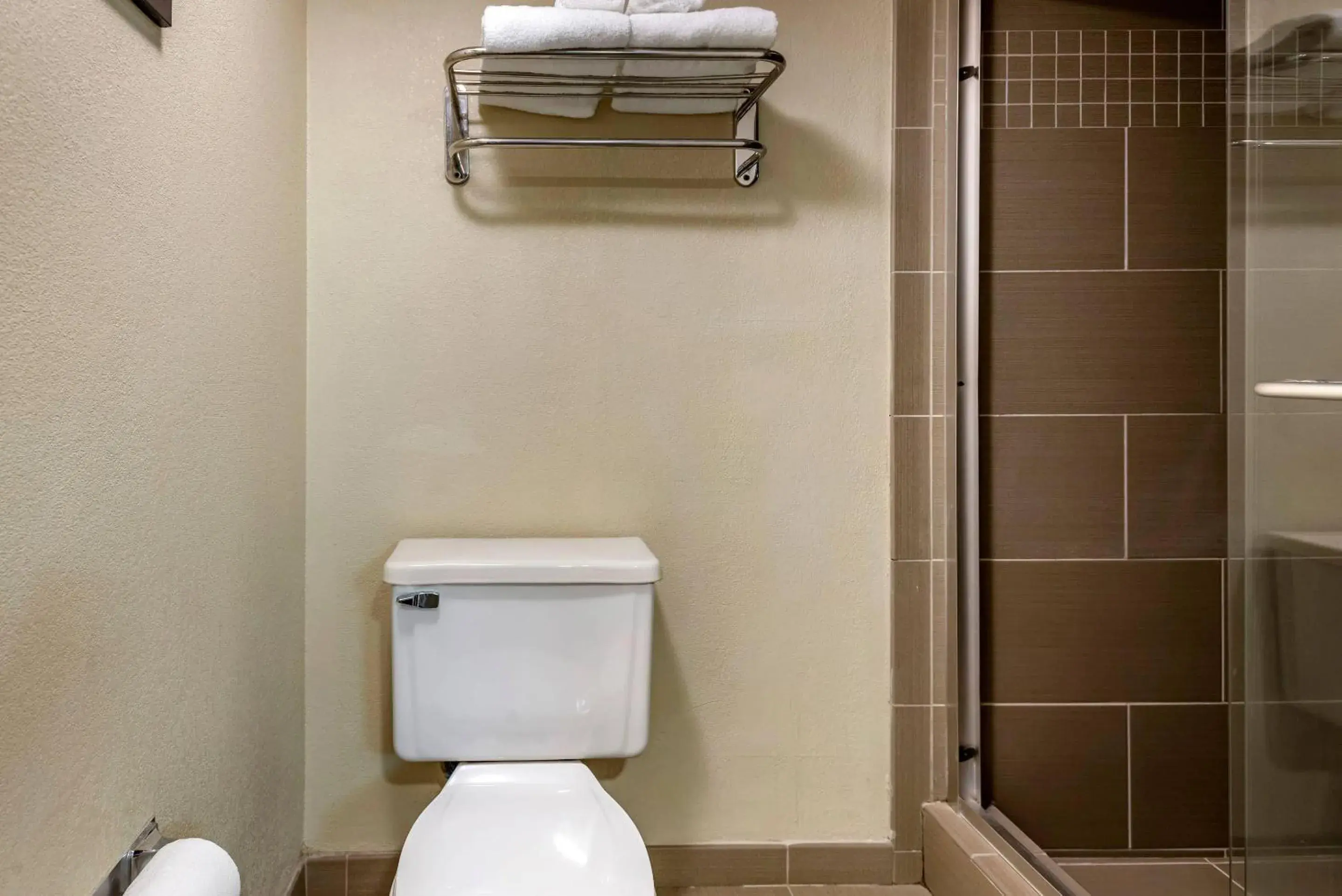 Bedroom in Comfort Suites Bethlehem Near Lehigh University and LVI Airport Bedroom in Comfort Suites Bethlehem Near Lehigh University and LVI Airport