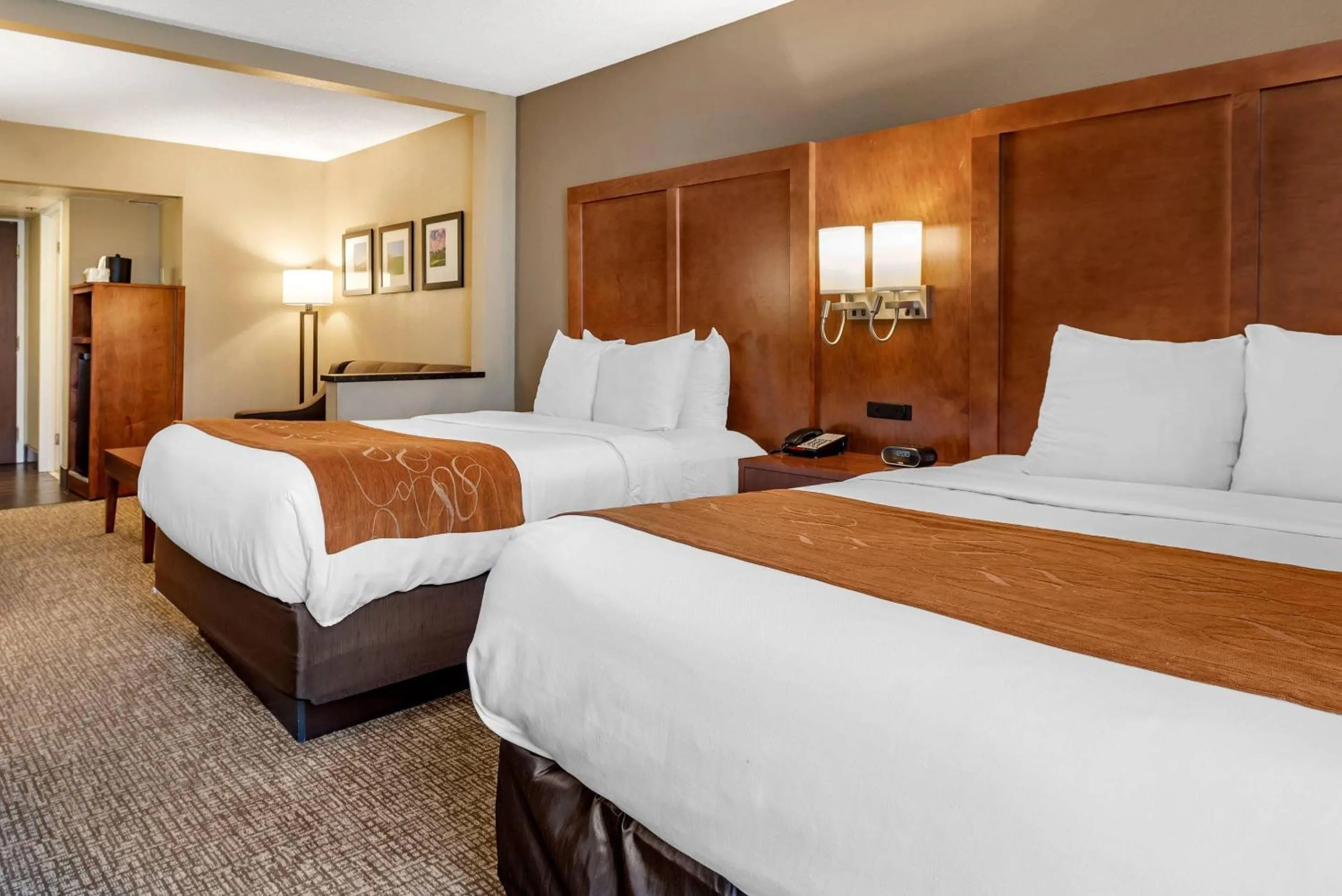 Bedroom, Bed in Comfort Suites Bethlehem Near Lehigh University and LVI Airport