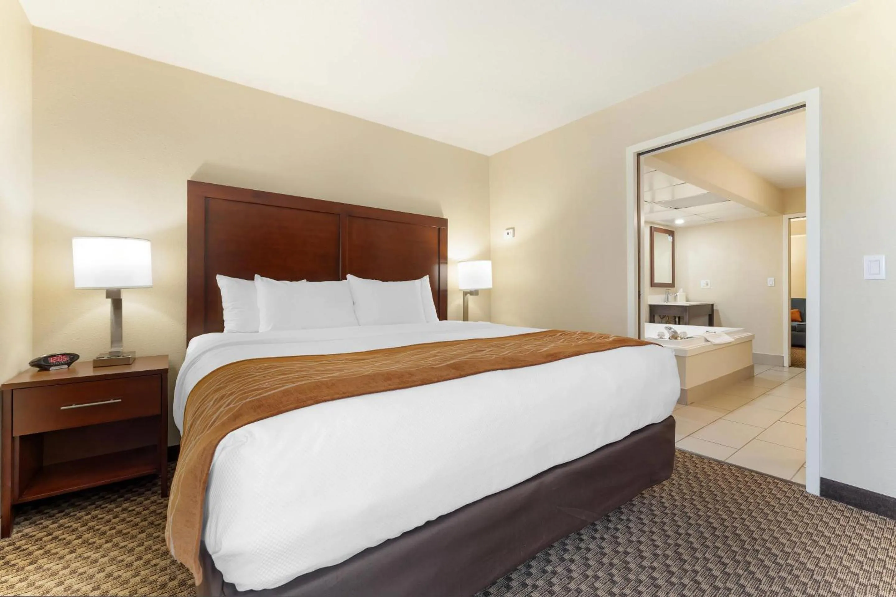 Bedroom, Bed in Comfort Inn Ebensburg