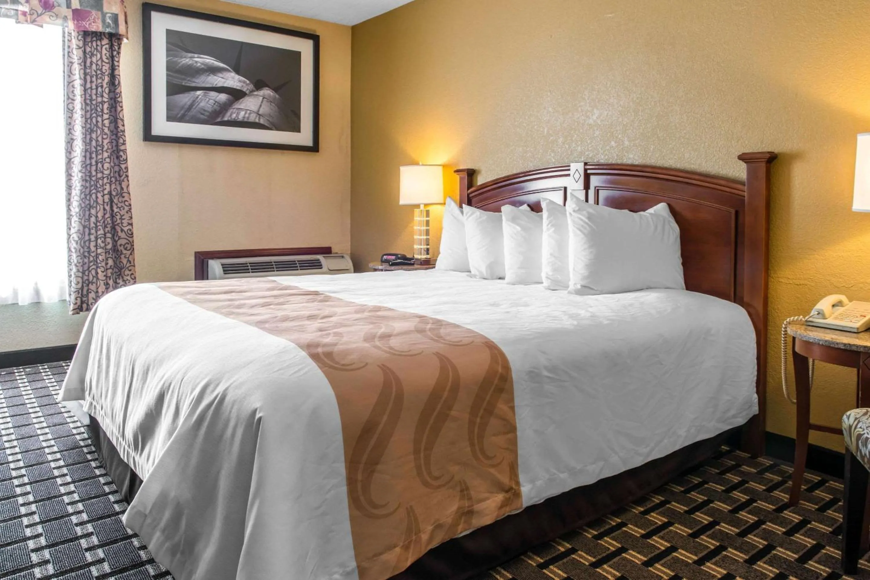 Photo of the whole room, Bed in Quality Inn