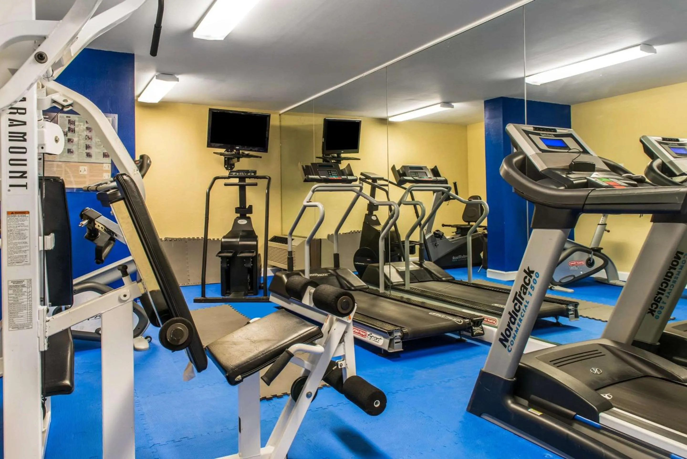 Fitness centre/facilities in Quality Inn