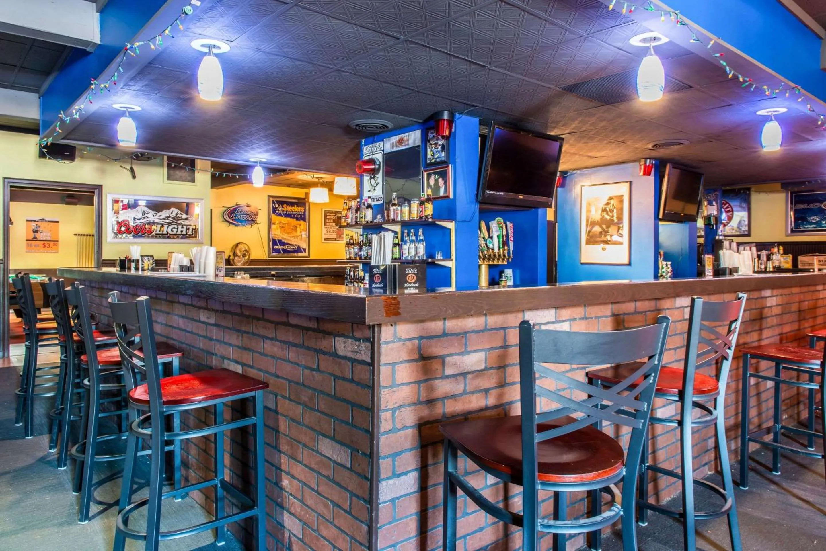 Lounge or bar in Quality Inn