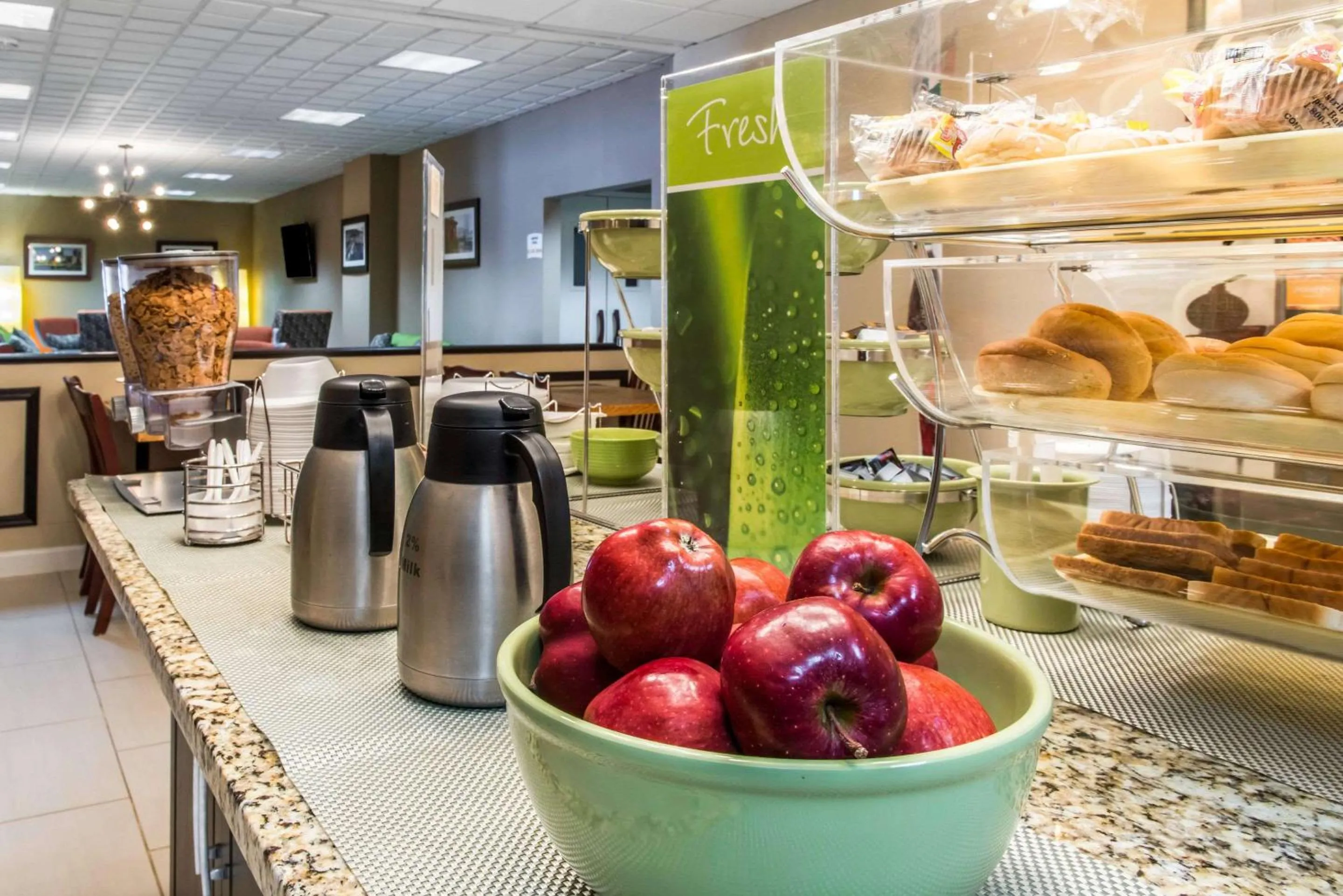 Restaurant/places to eat in Quality Inn