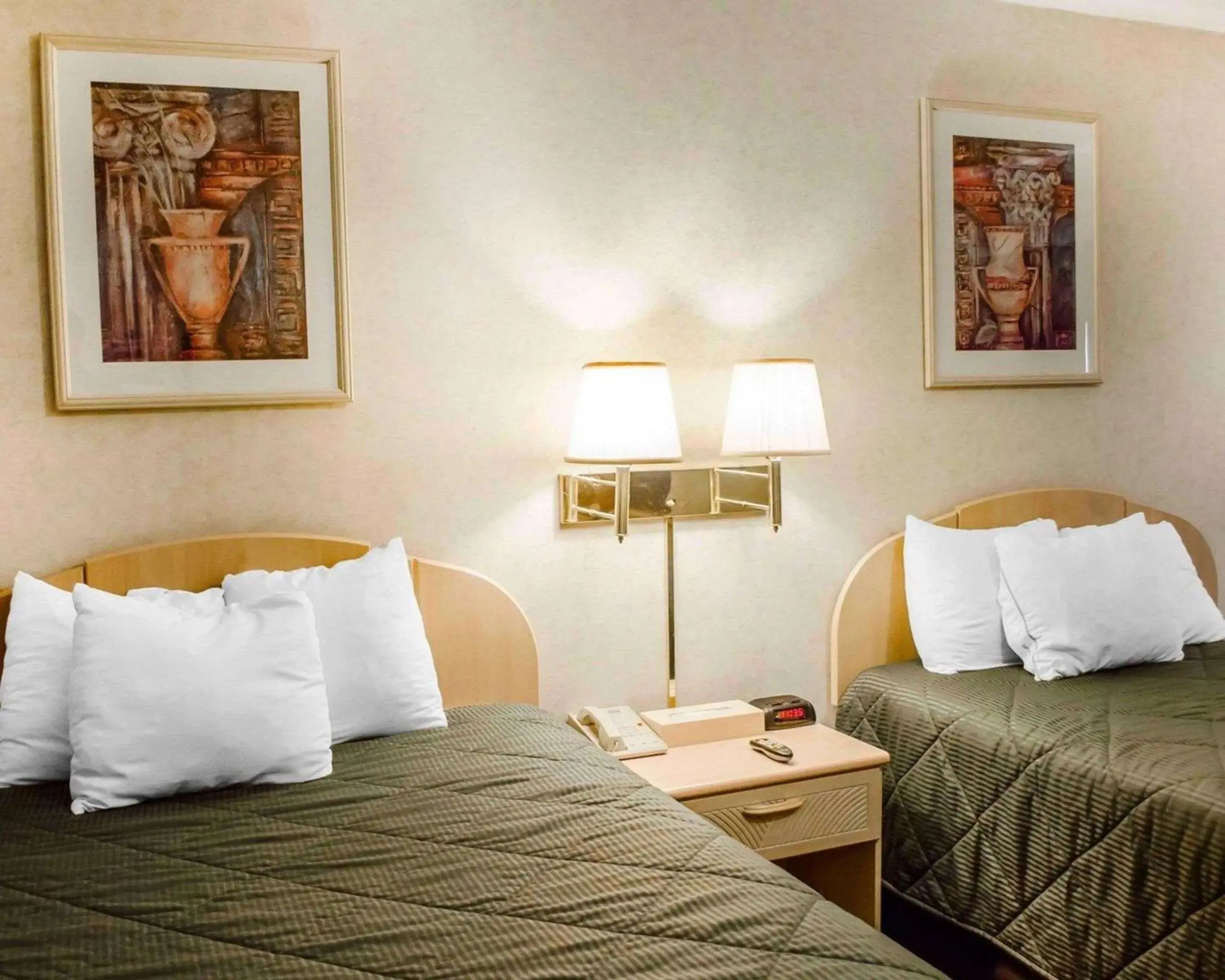 Photo of the whole room, Bed in Rodeway Inn Dillsburg Photo of the whole room, Bed in Rodeway Inn Dillsburg