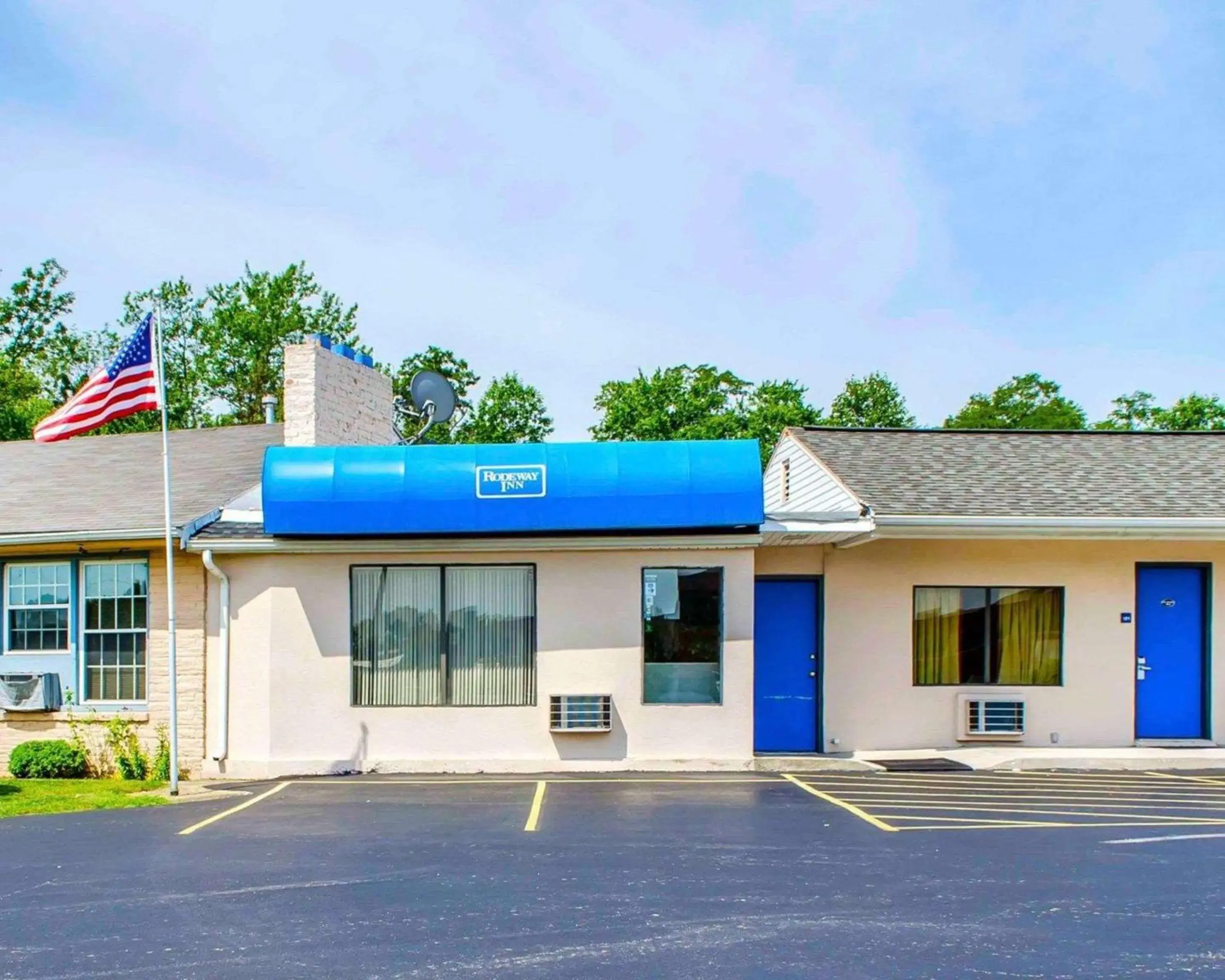 Property building in Rodeway Inn Dillsburg Property building in Rodeway Inn Dillsburg