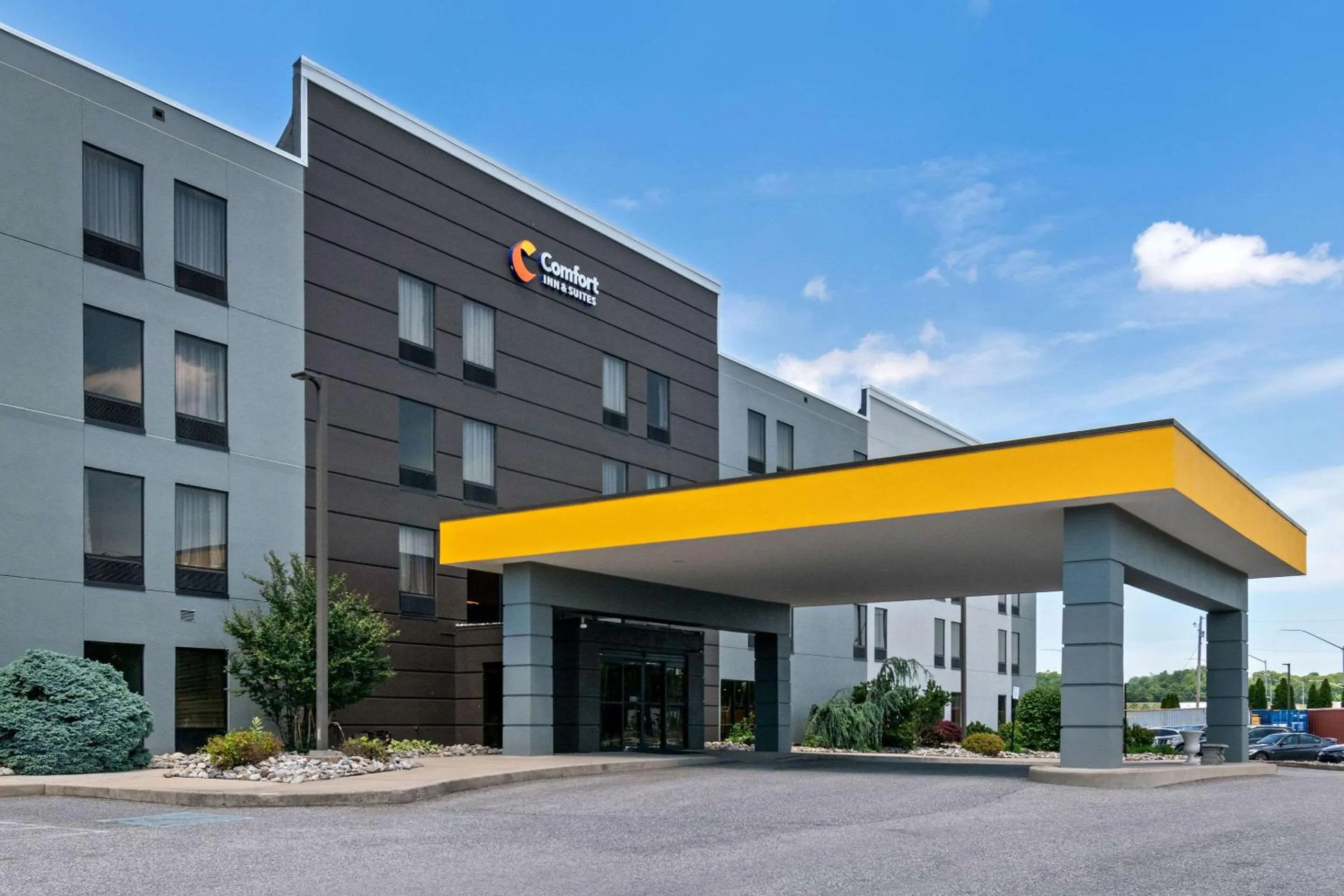 Property building in Comfort Inn & Suites York North