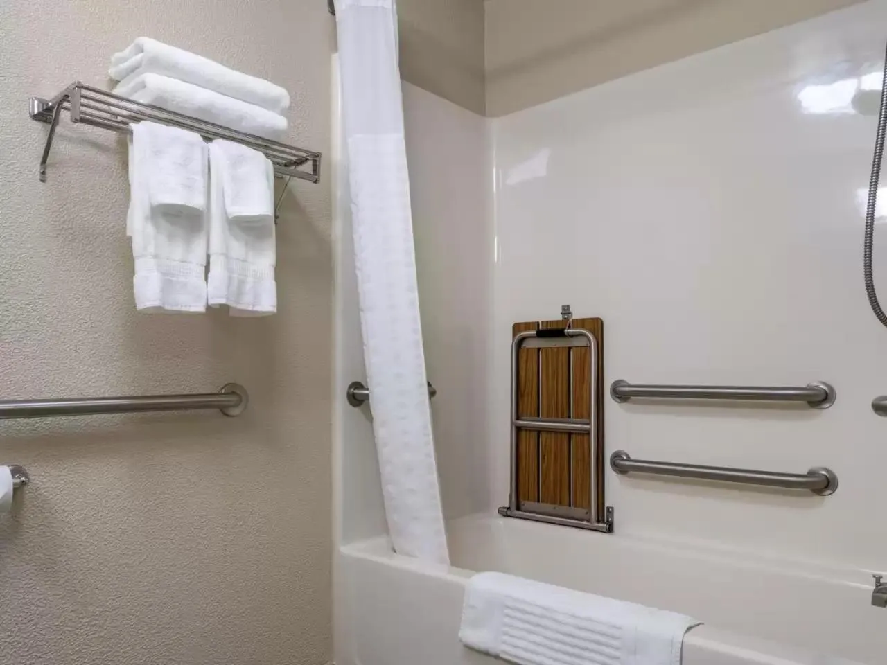 Bathroom in Comfort Inn Duncansville - Altoona