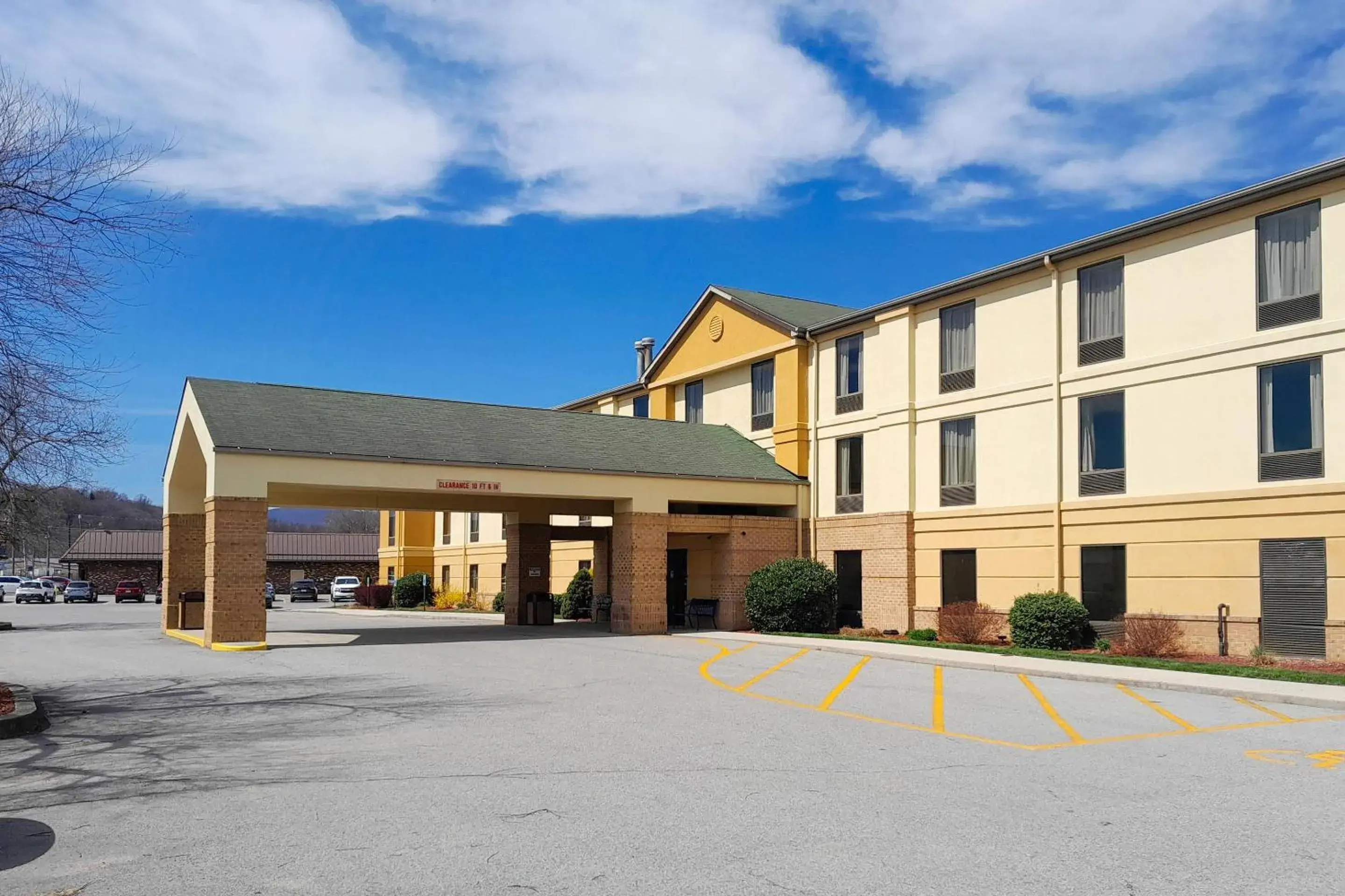 Property building in Comfort Inn Duncansville - Altoona Property building in Comfort Inn Duncansville - Altoona