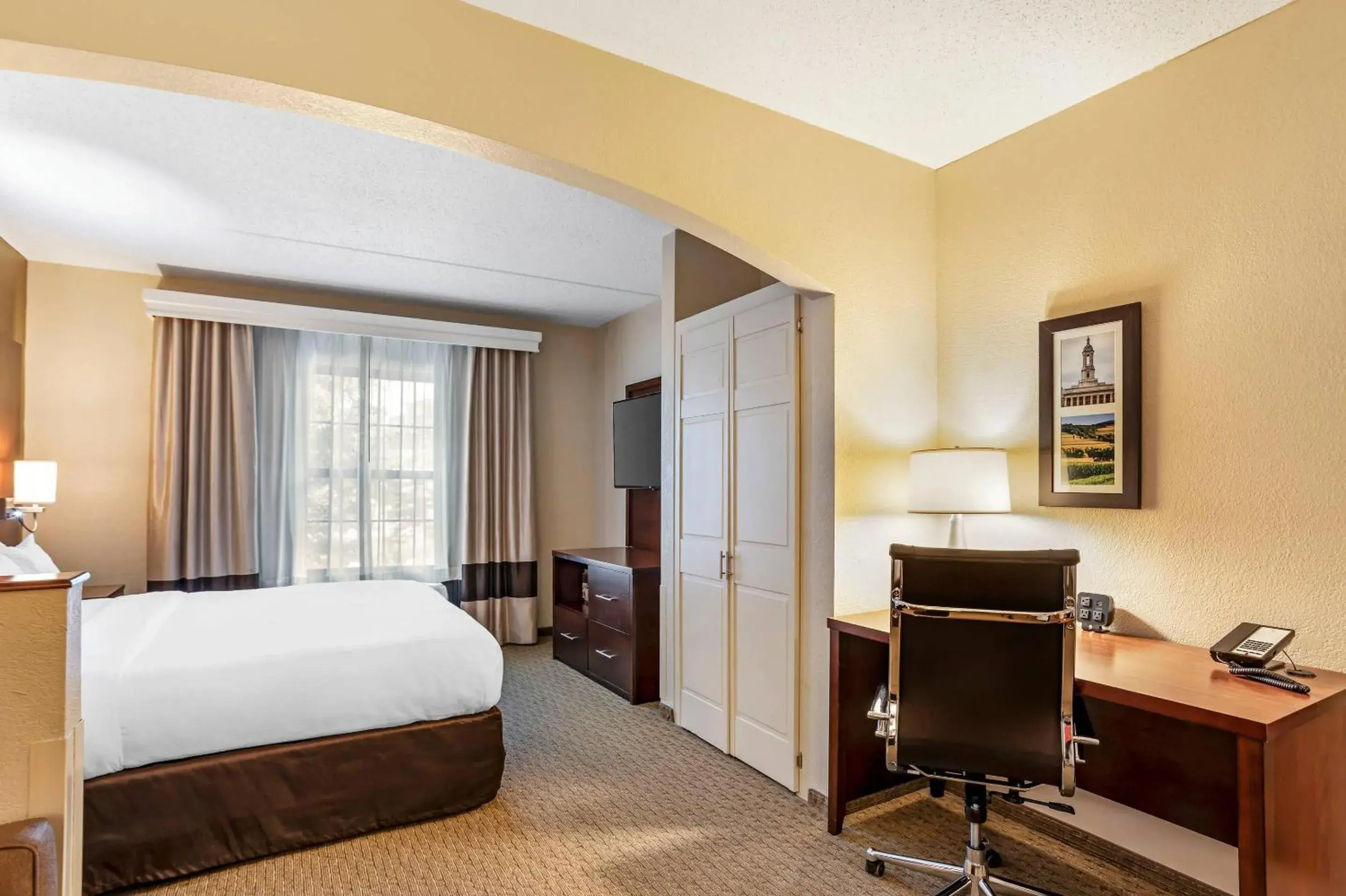 Bedroom, Bed in Comfort Suites State College near Penn State - Steps Away from PSU! Bedroom, Bed in Comfort Suites State College near Penn State - Steps Away from PSU!