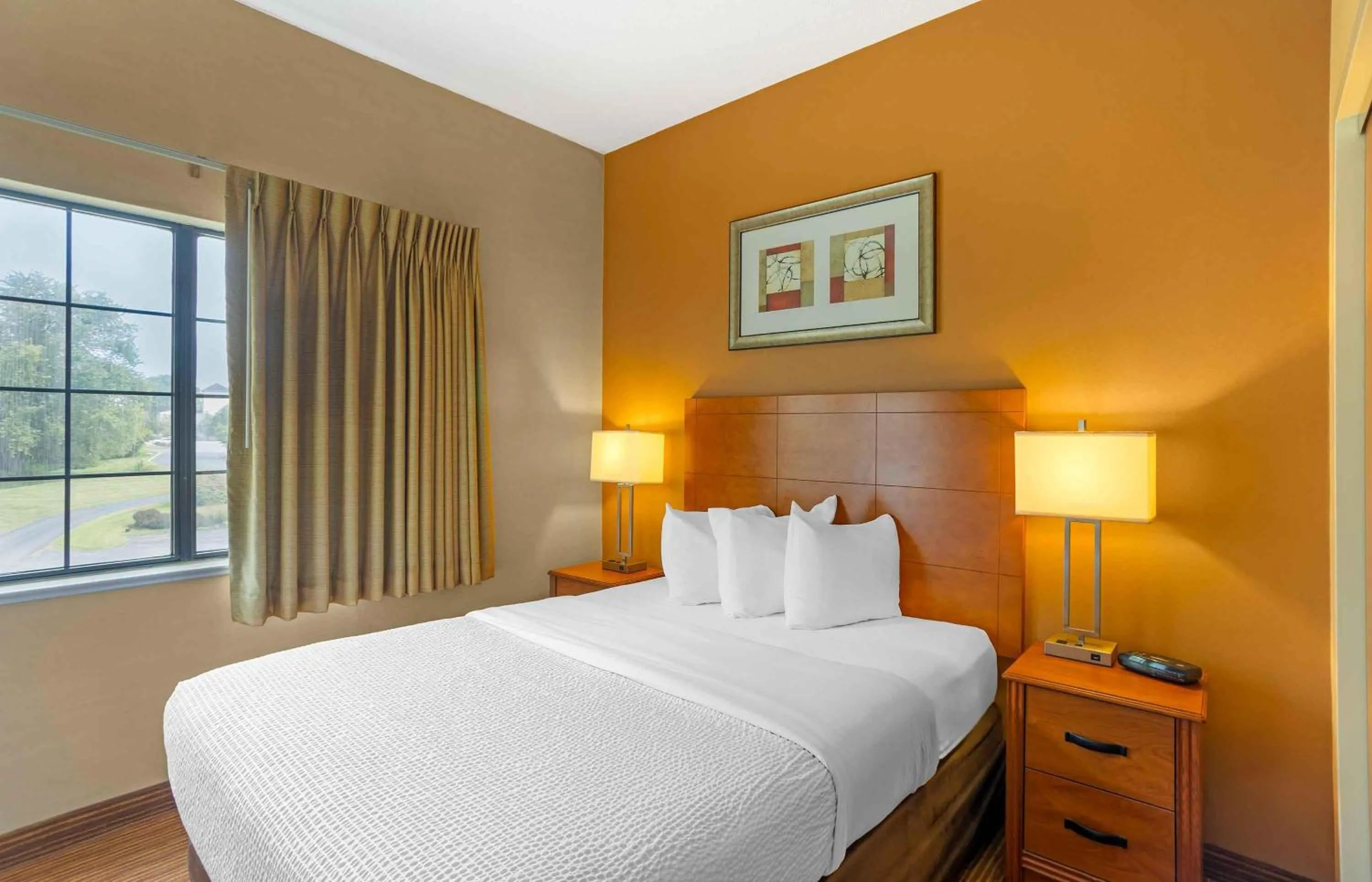 Bedroom, Bed in Extended Stay America Suites - Lancaster County