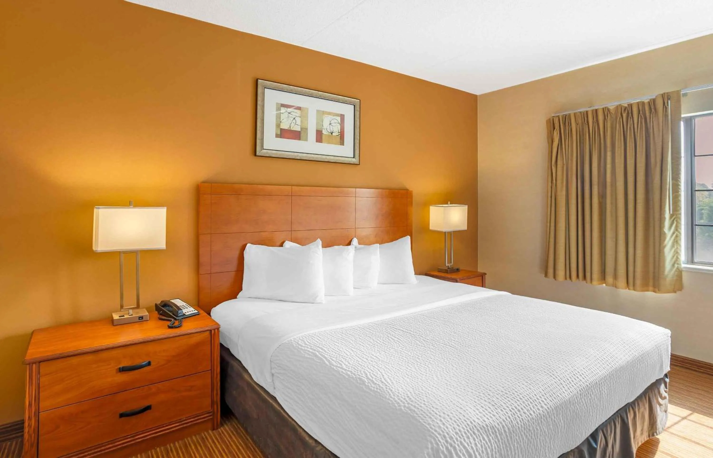 Bedroom, Bed in Extended Stay America Suites - Lancaster County