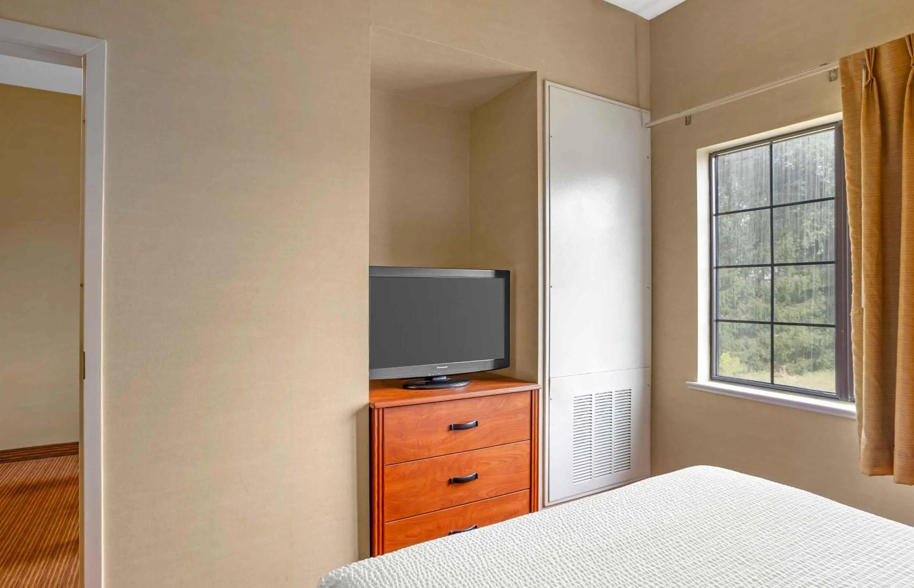 Bedroom, Bed in Extended Stay America Suites - Lancaster County