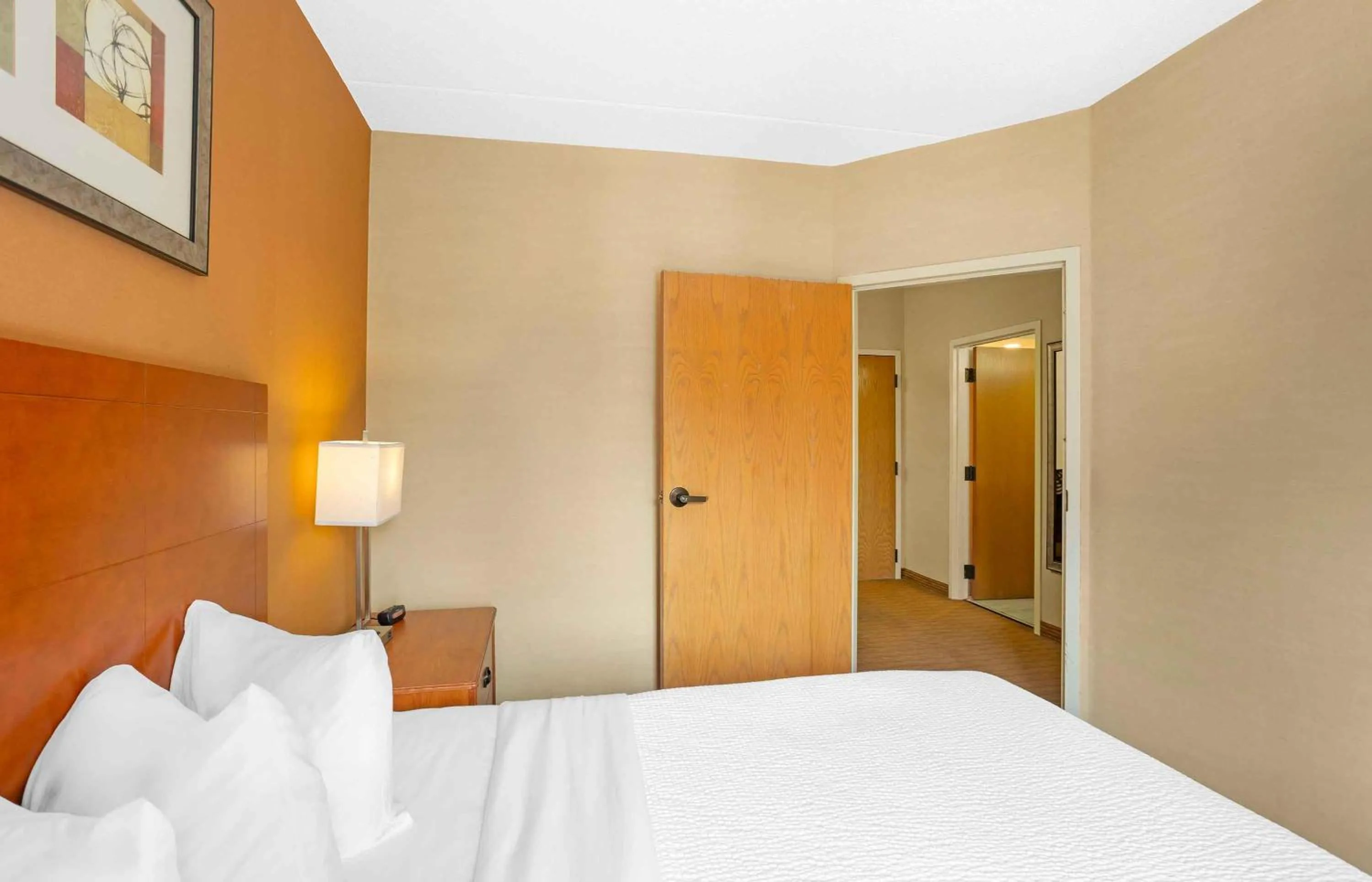 Bedroom, Bed in Extended Stay America Suites - Lancaster County