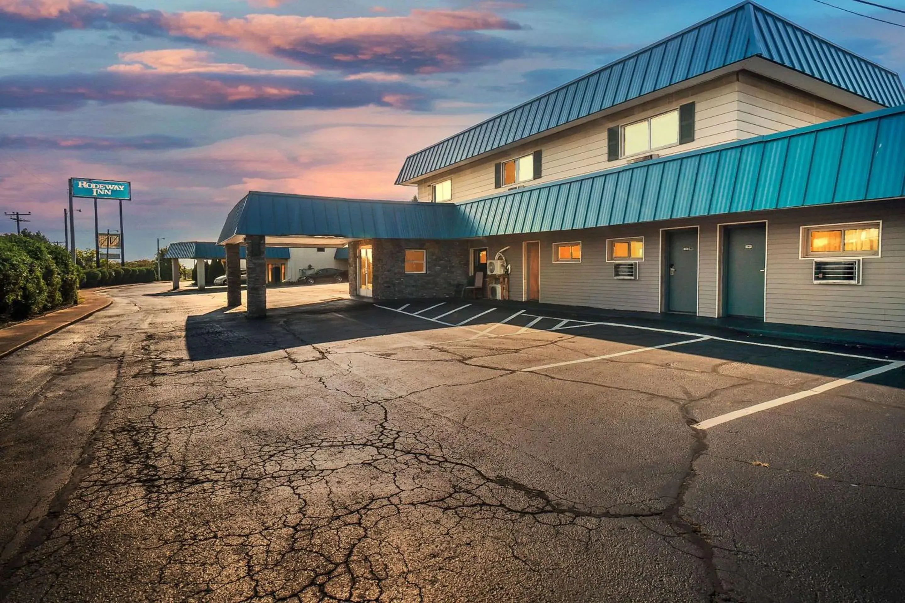 Property building in Rodeway Inn Moosic - Scranton Property building in Rodeway Inn Moosic - Scranton