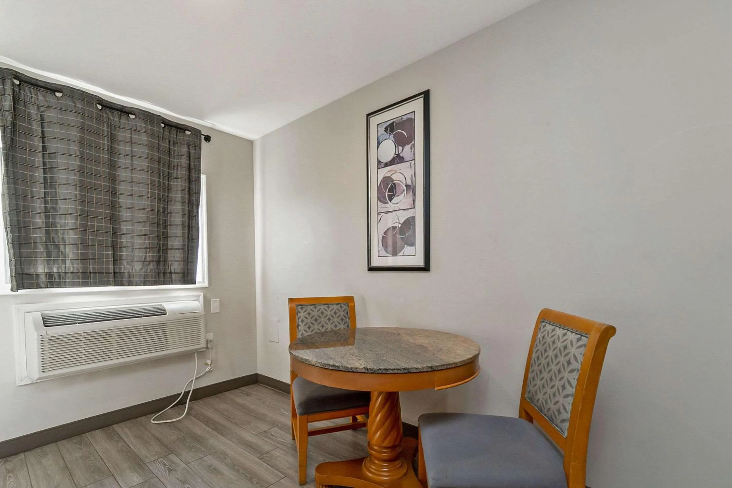 Bedroom in Rodeway Inn Moosic - Scranton