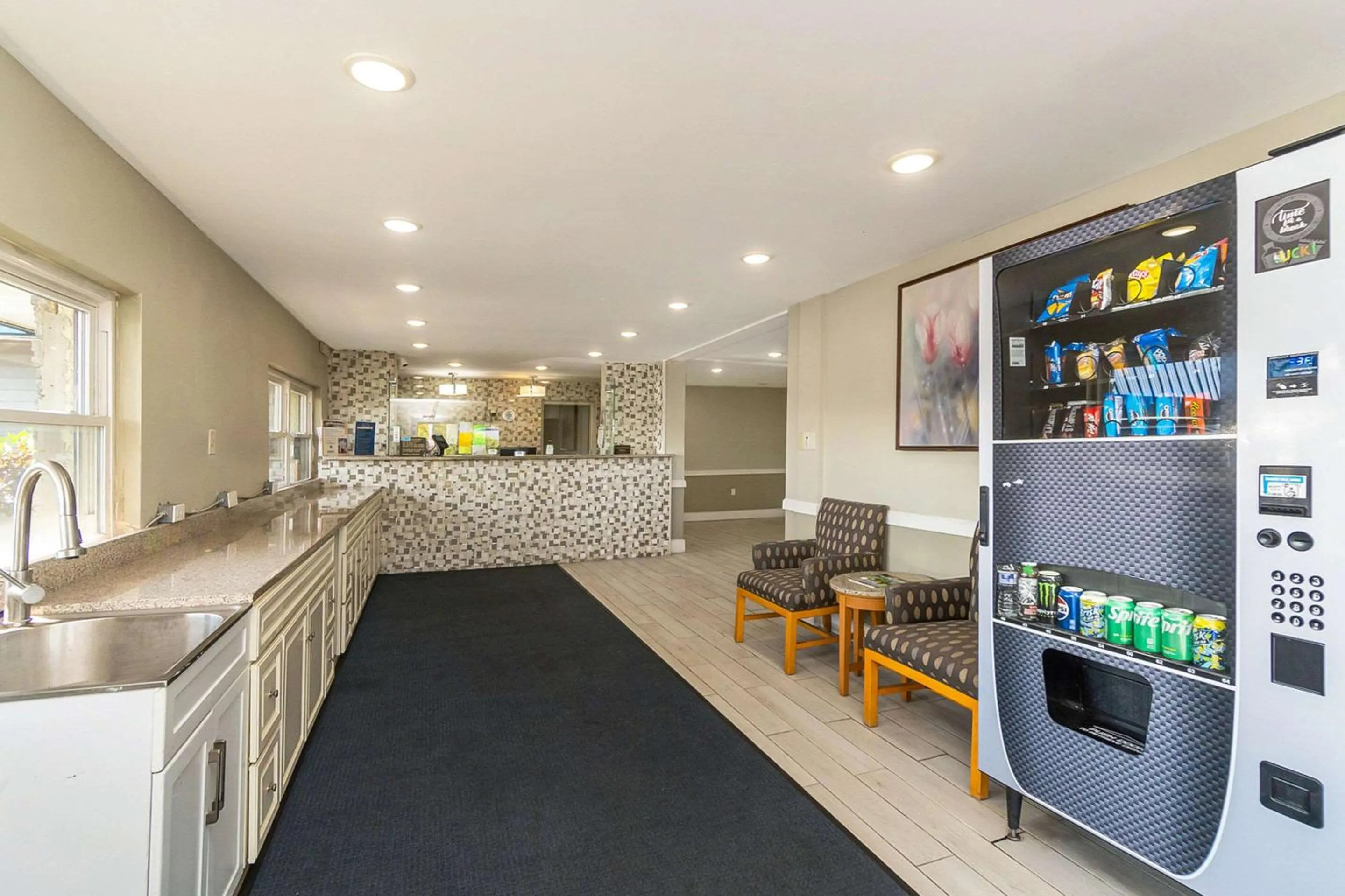 Lobby or reception in Rodeway Inn Moosic - Scranton