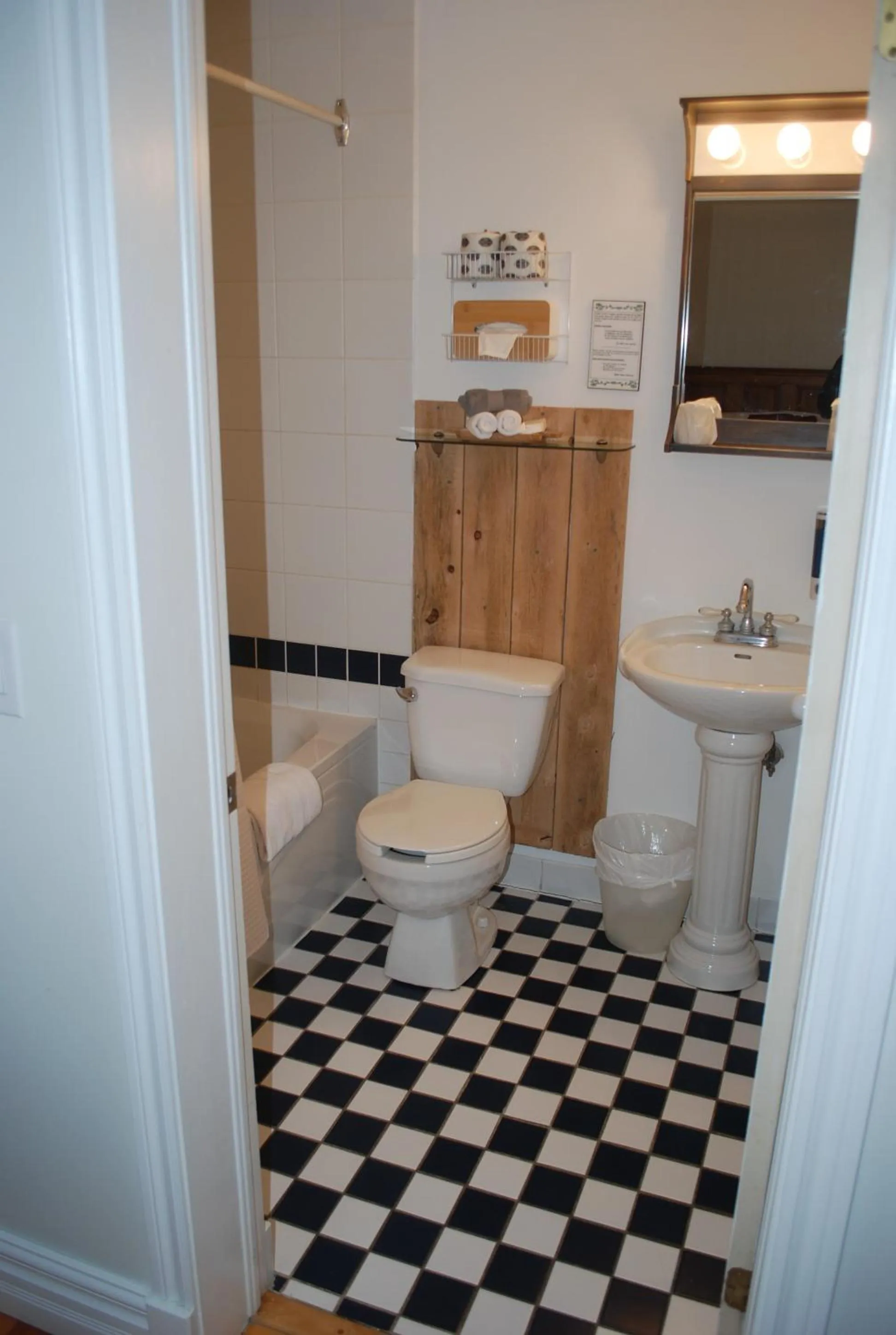 Bathroom in AUBERGE Knowlton