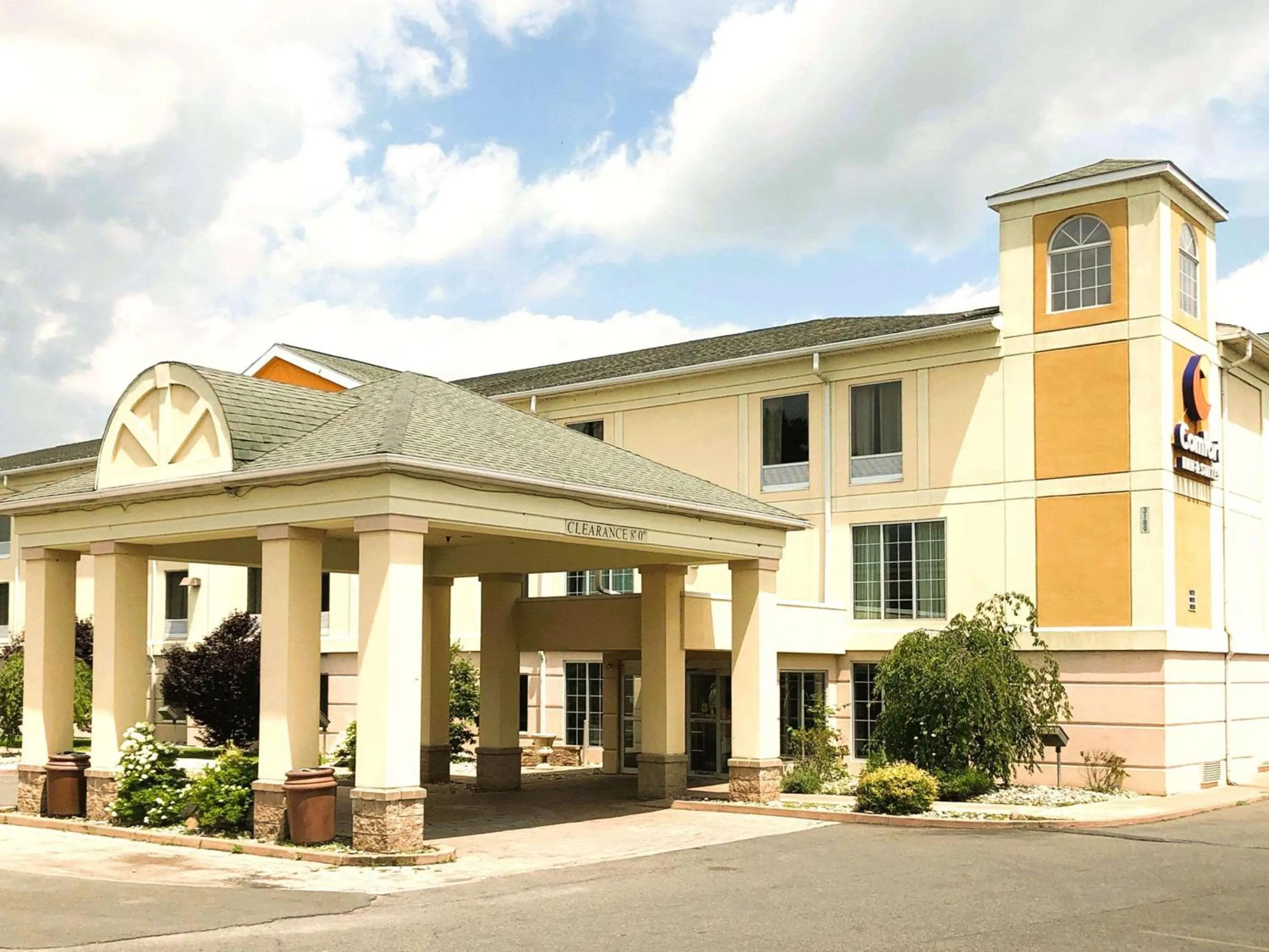 Property building in Comfort Inn & Suites Mount Pocono