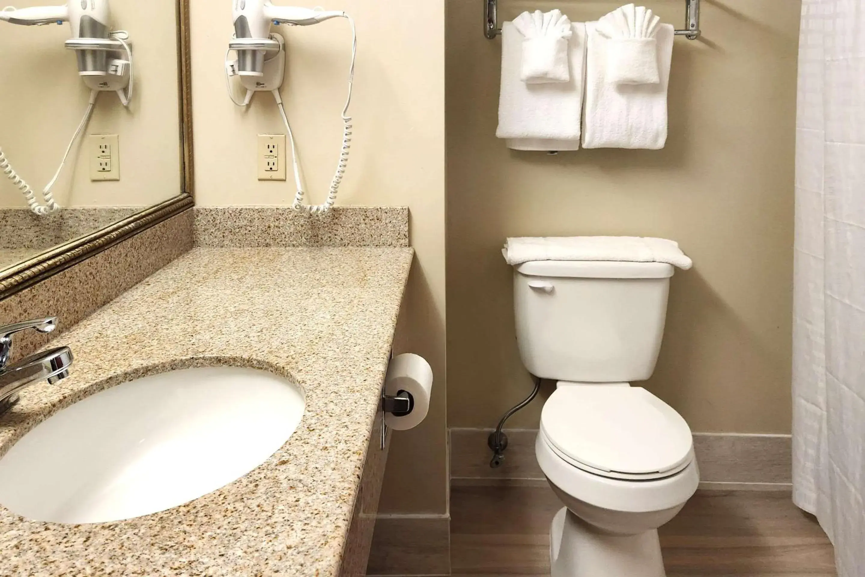 Bedroom in Comfort Inn & Suites Mount Pocono Bedroom in Comfort Inn & Suites Mount Pocono