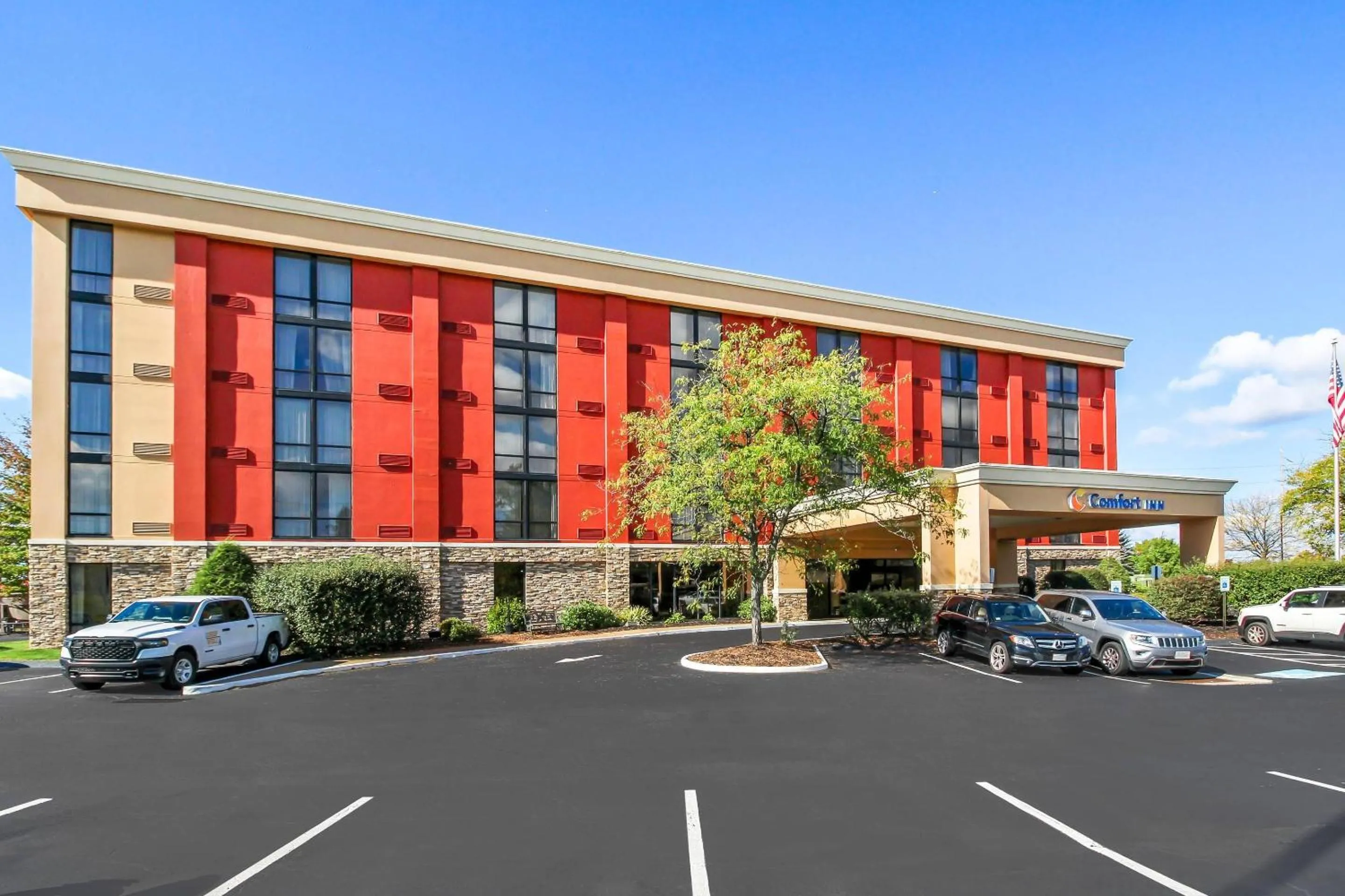 Property building in Comfort Inn Cranberry Twp