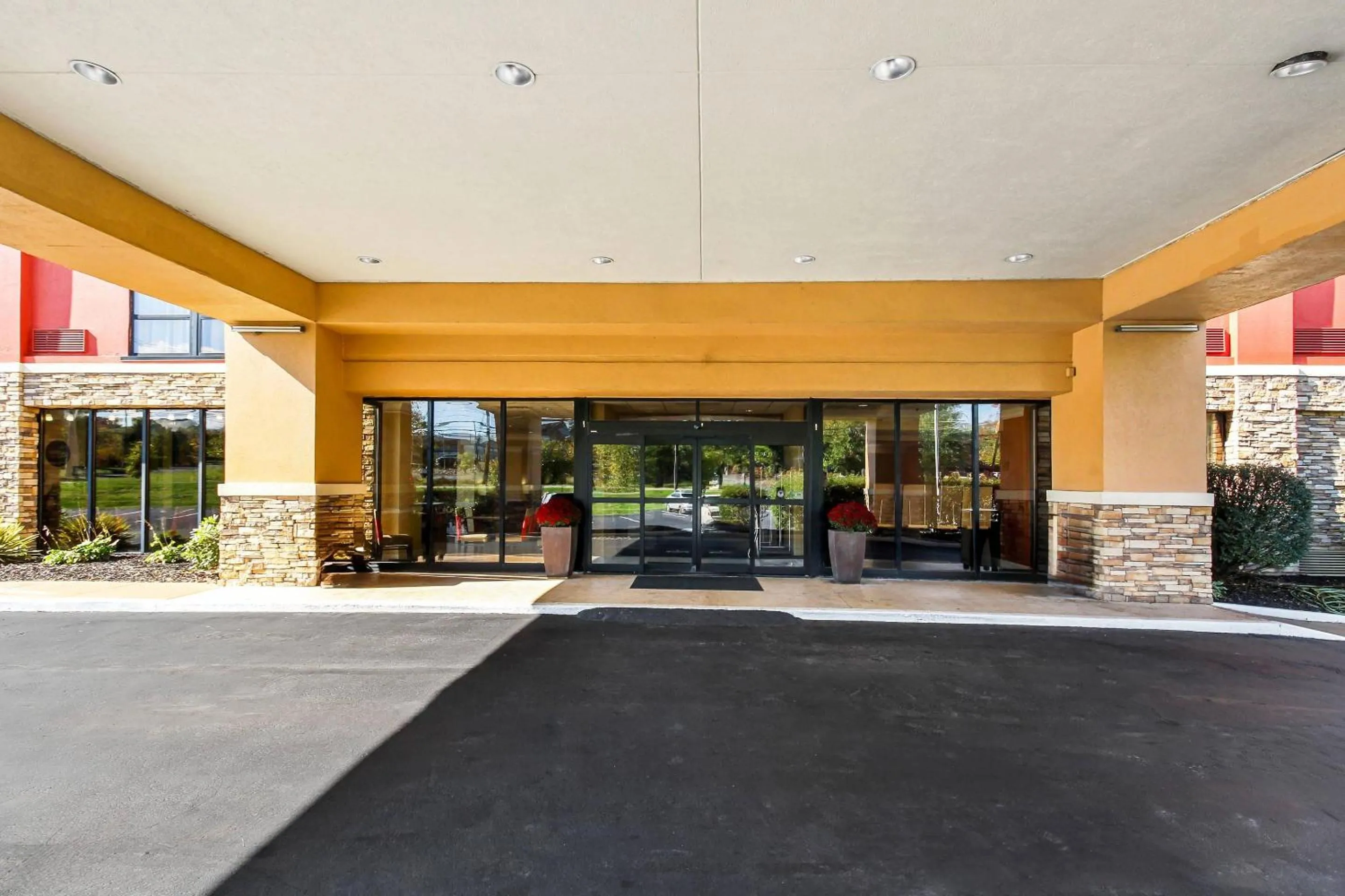 Property building in Comfort Inn Cranberry Twp
