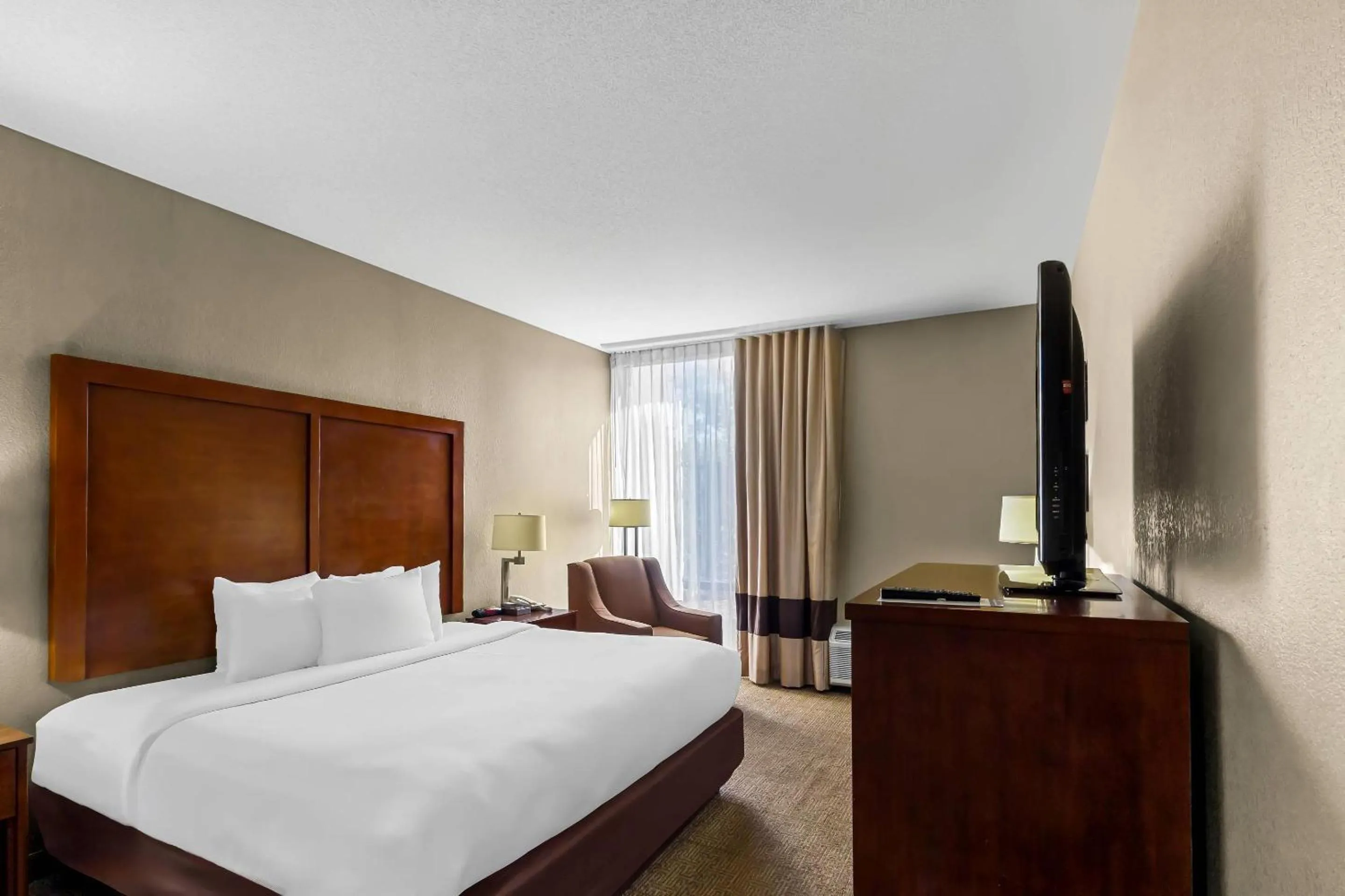 Bedroom, Bed in Comfort Inn Cranberry Twp