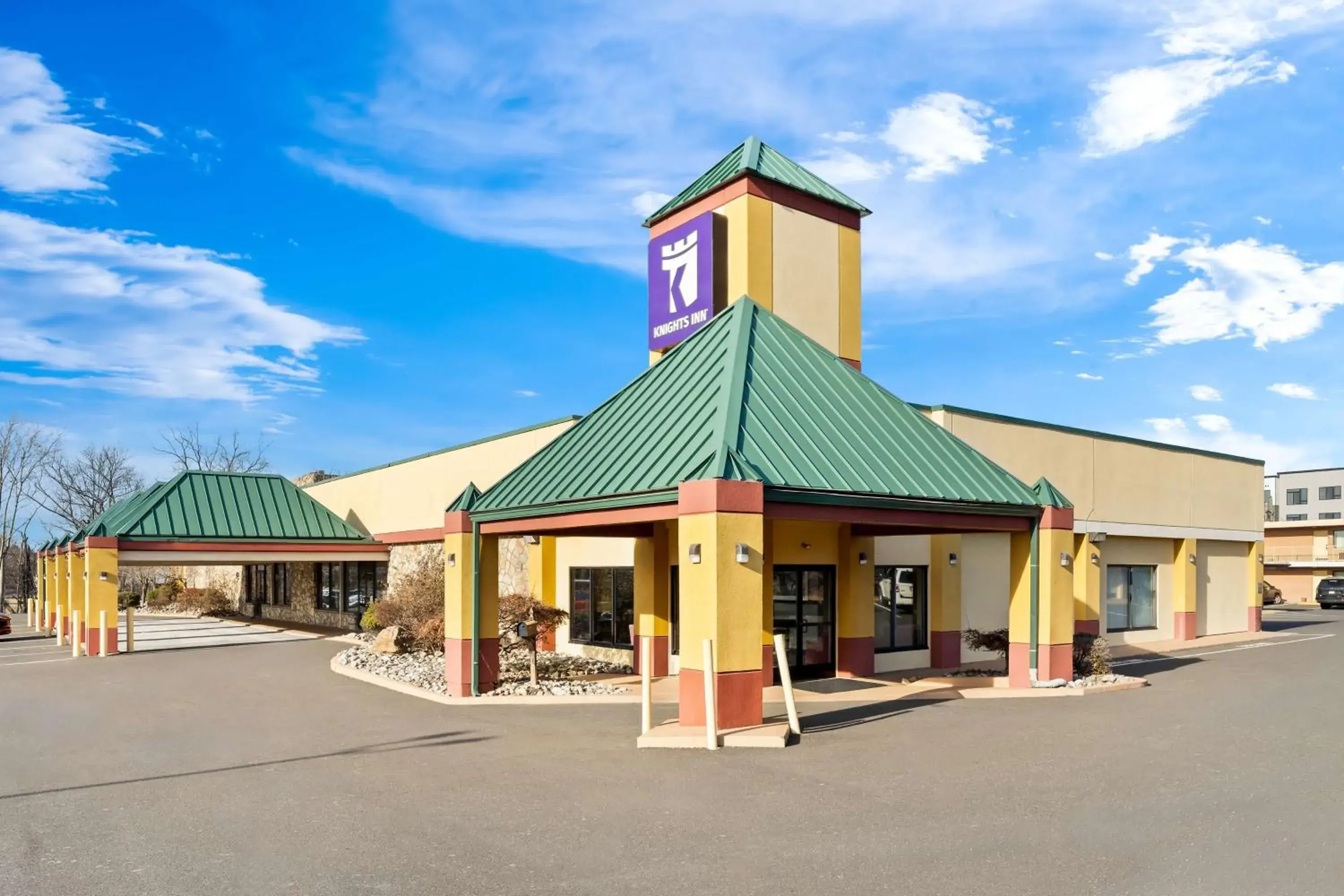 Property building in Knights Inn Montgomeryville Property building in Knights Inn Montgomeryville