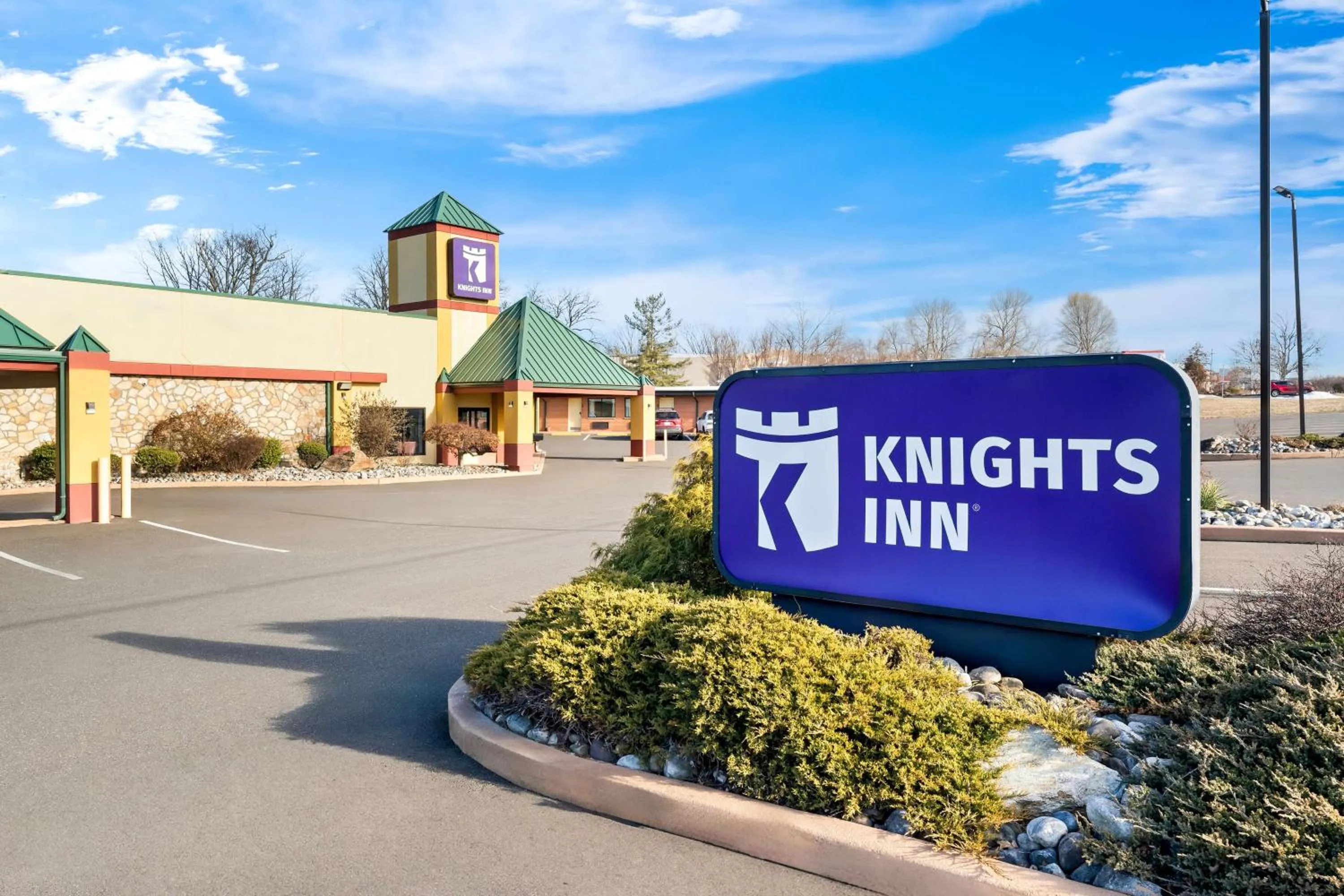 Property building in Knights Inn Montgomeryville
