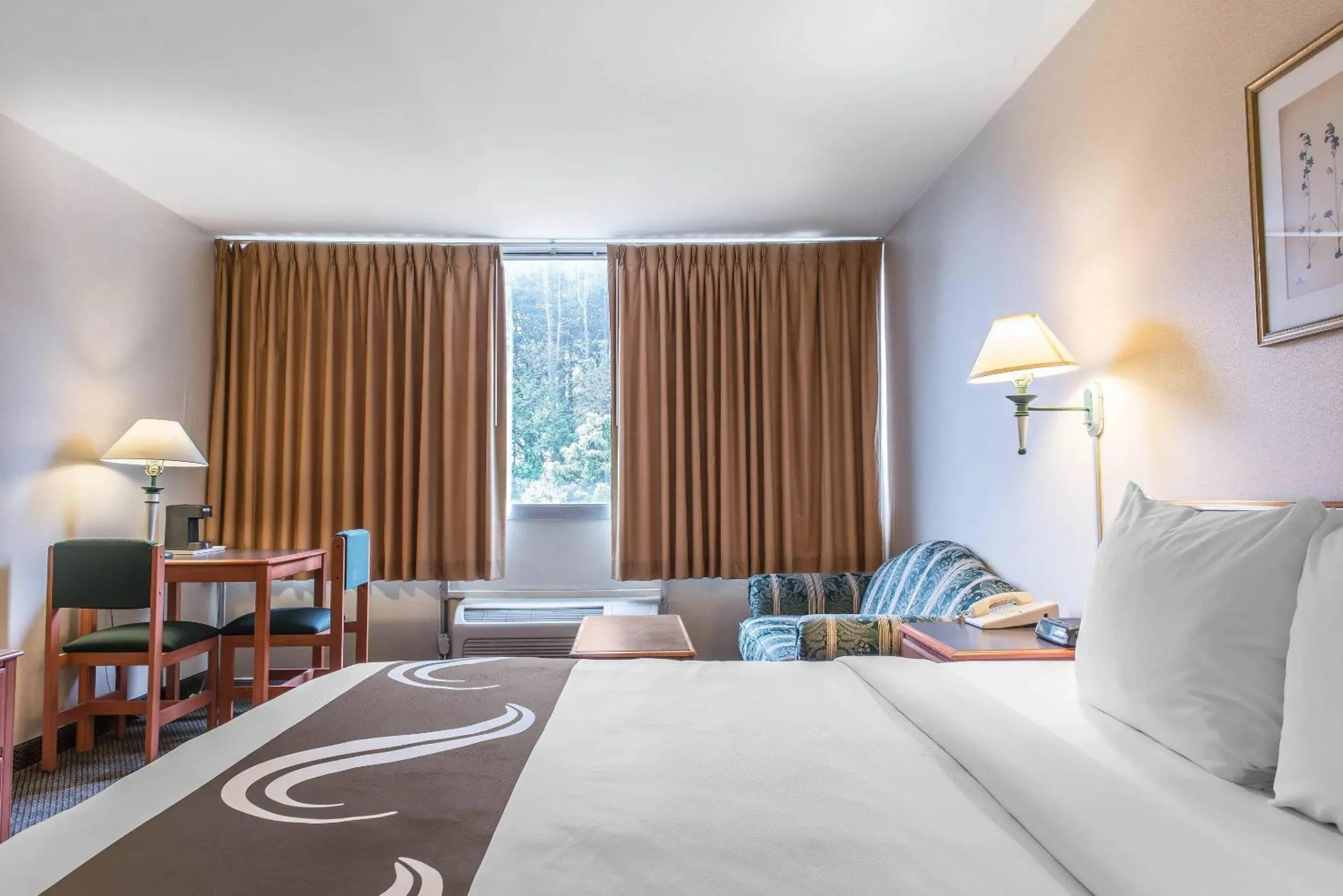 Bedroom, Bed in Quality Inn Bedroom, Bed in Quality Inn