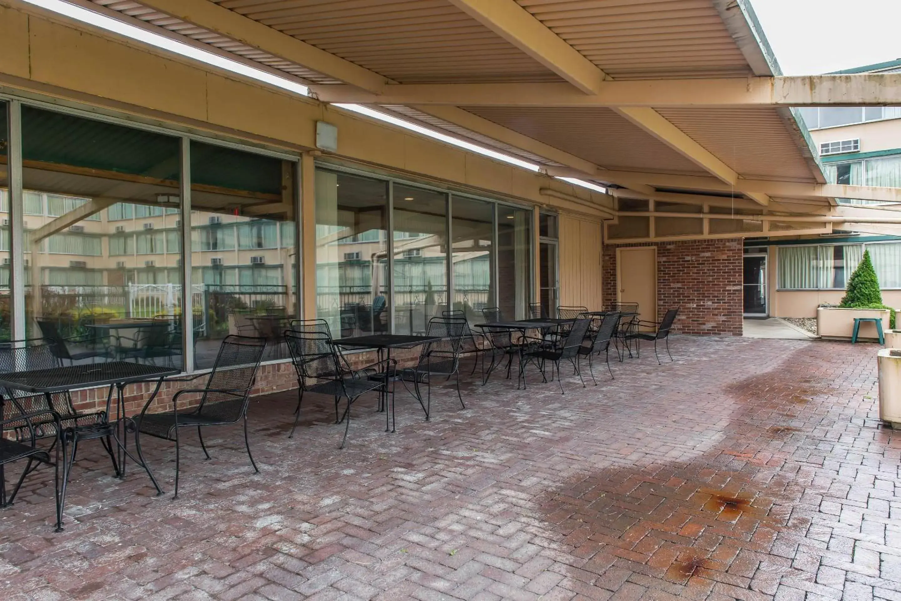 Property building in Quality Inn Property building in Quality Inn