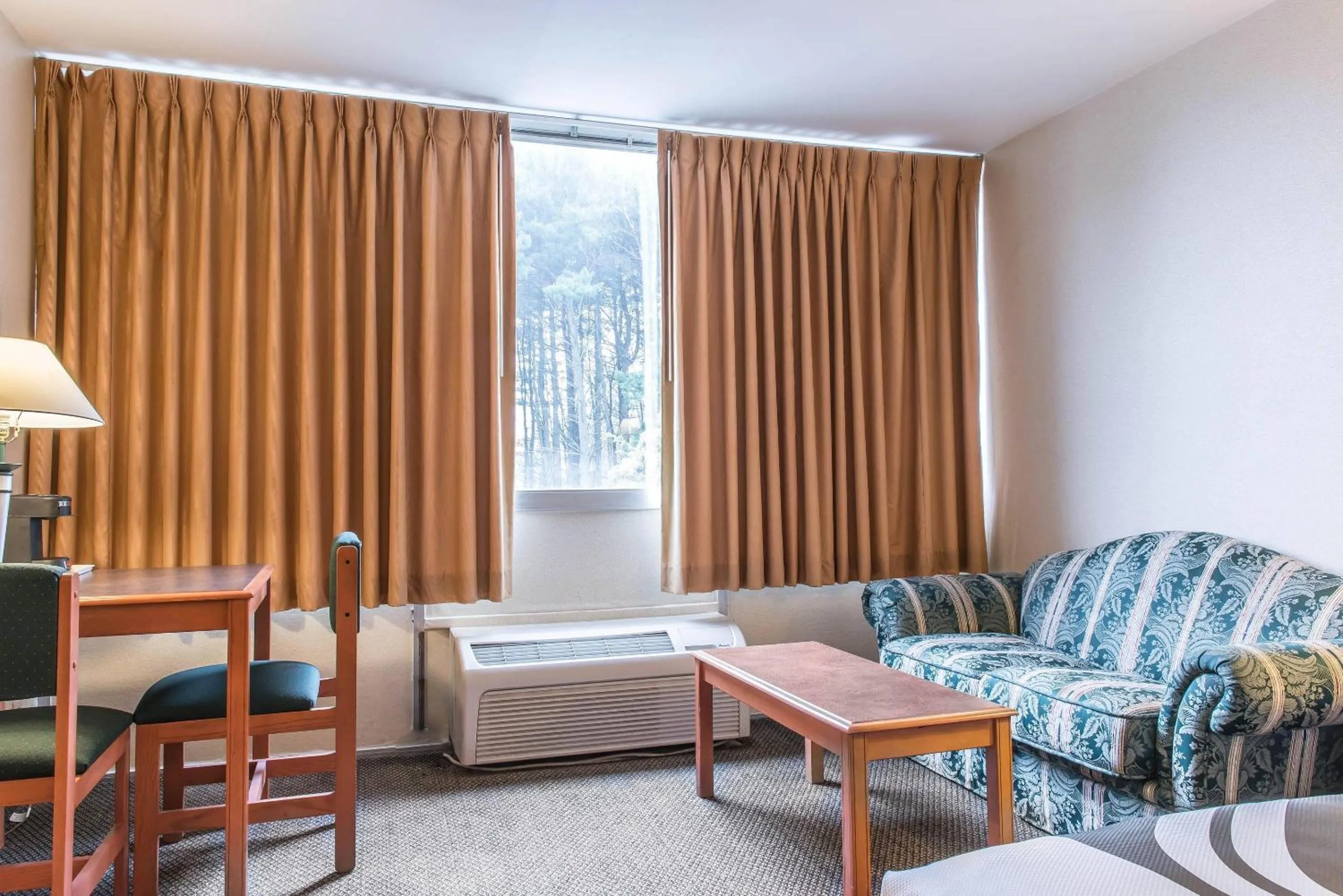 Bedroom in Quality Inn